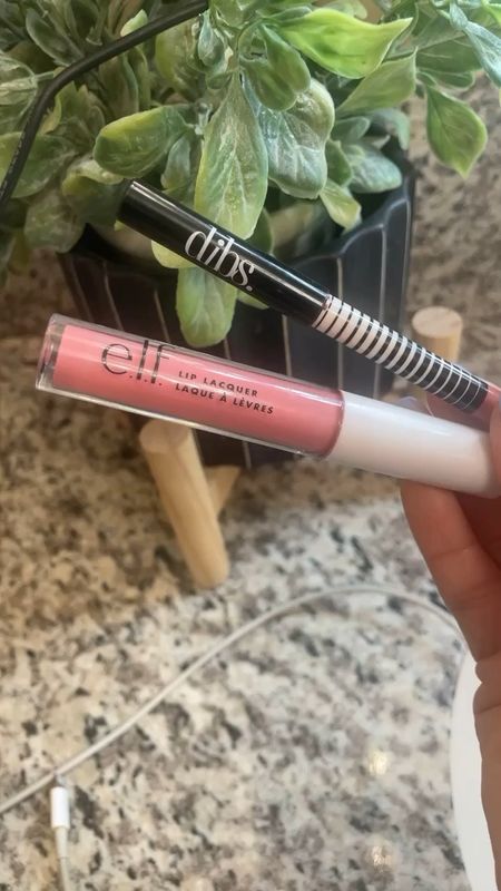 Lip liner color ROSE 
Lip gloss color rose 