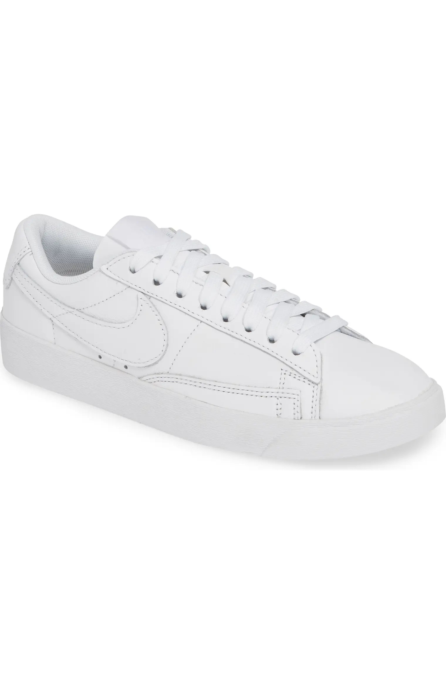 Blazer Low SE Sneaker | Nordstrom