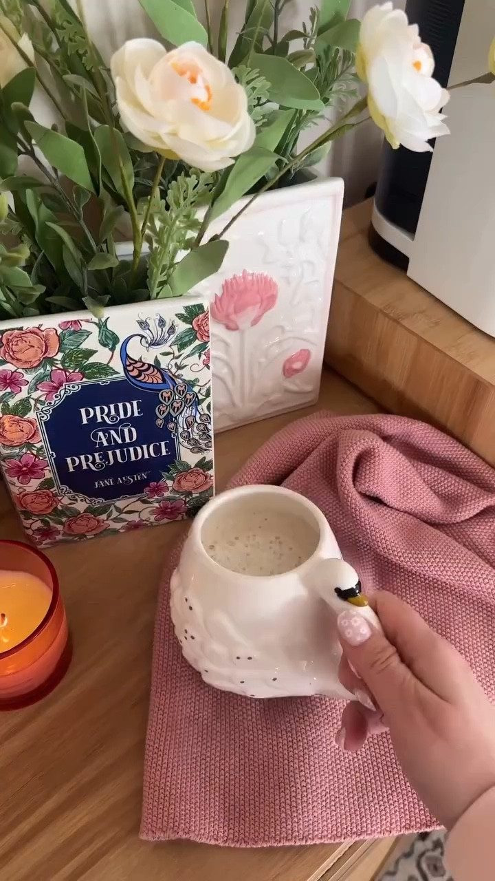 creating weird, colorful homes 🌷🏠 >>

So glad I woke up from my boring, beige decor phase and decided to finally embrace color! 

#springhome #springdecor #eclectichome spring style, spring decor, spring home decor, buy the weird stuff, cottagecore home, eclectic home, colorful home