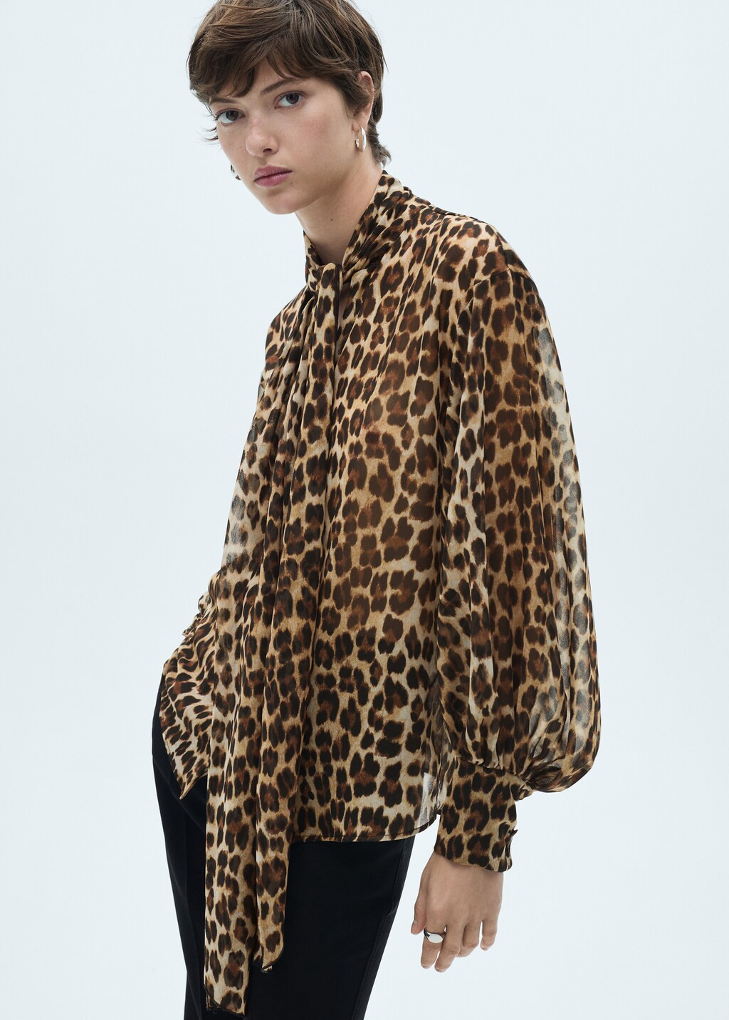 Leopard-print blouse with collar and bow  - Woman | MANGO USA | MANGO (US)
