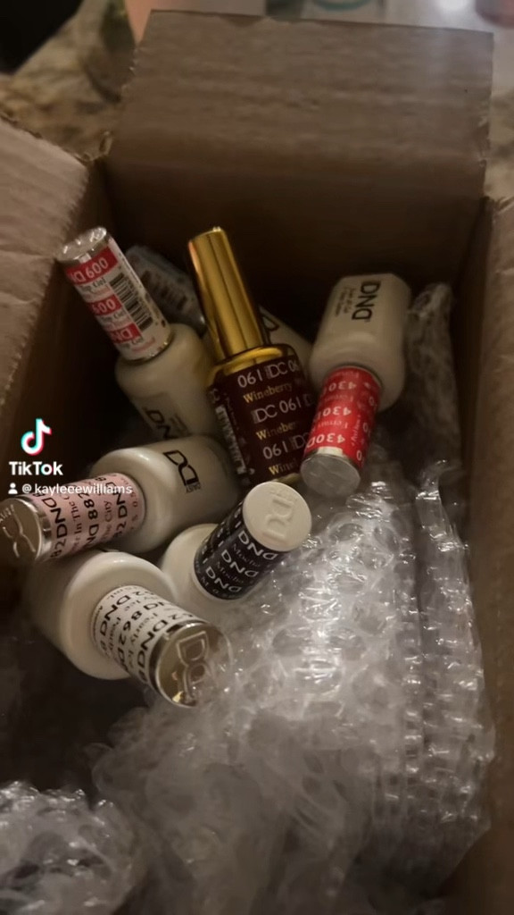 DND Gel Nails Haul

#LTKCyberWeek #LTKHoliday #LTKSeasonal