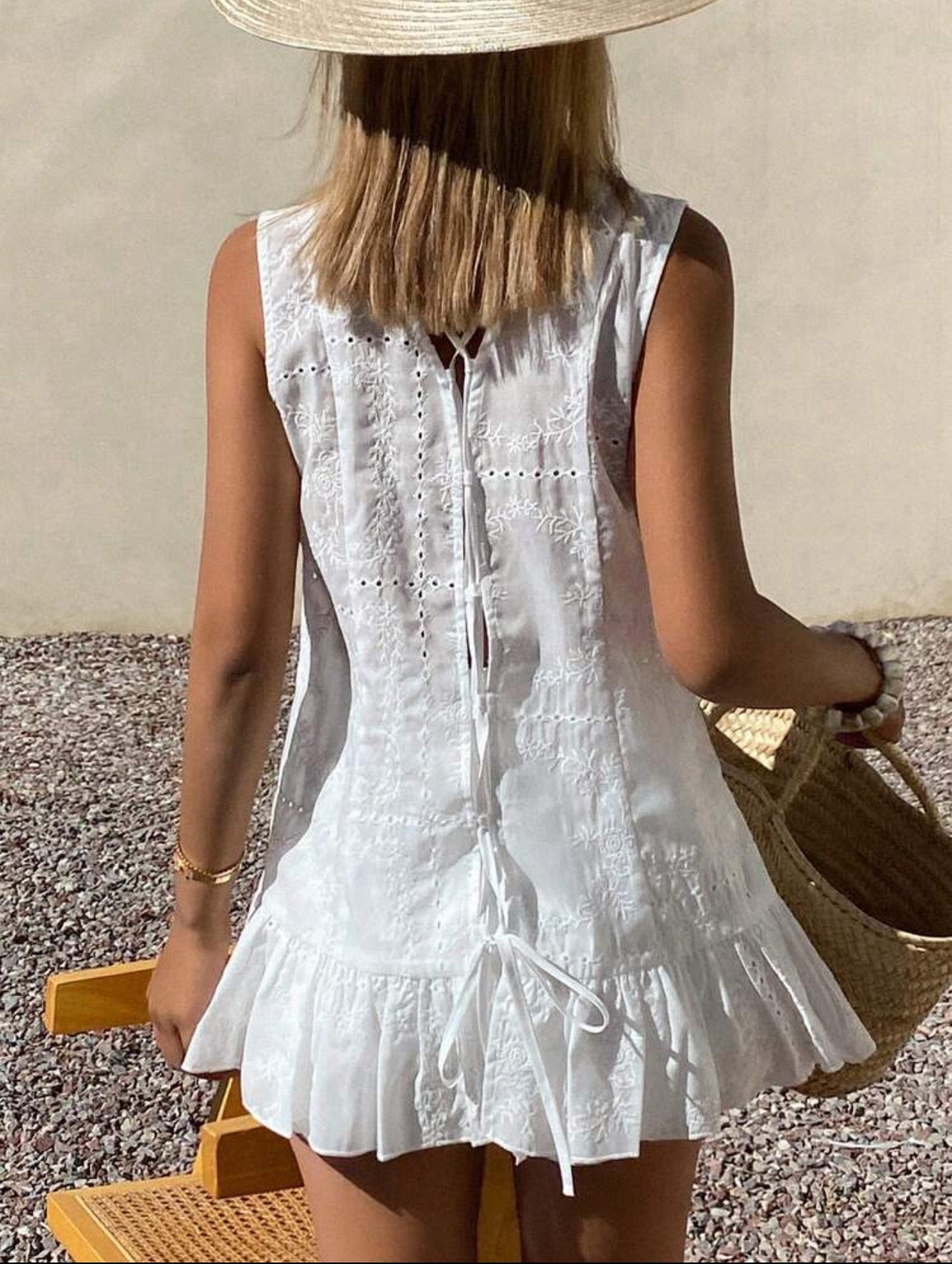 DAZY White Sleeveless V-Neck Backless Tie Strap Top For Women, Suitable For Beach Party, Holiday Outfit Summer