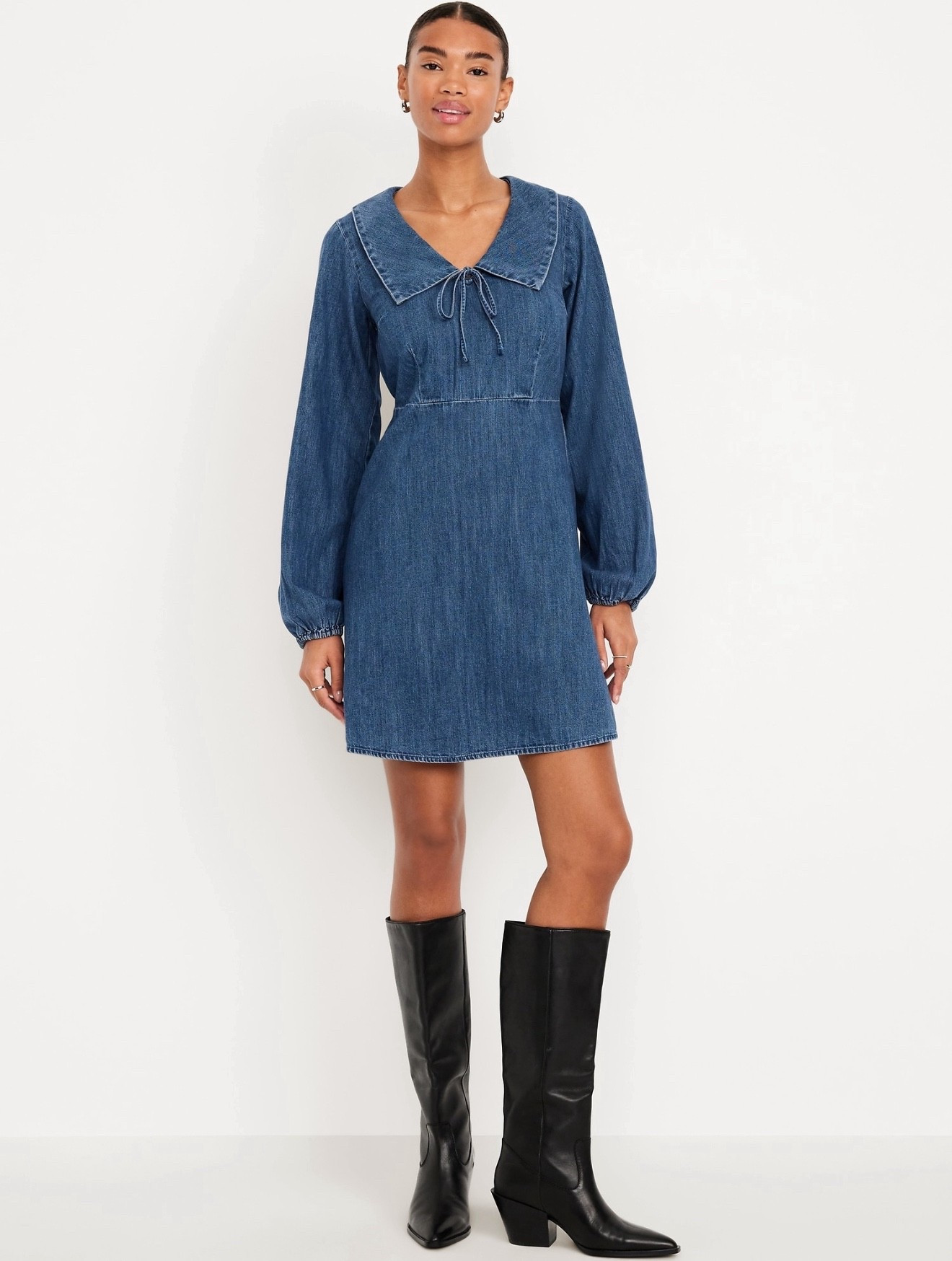 The denim dress you’ll wear on repeat 💫 The Old Navy Long-Sleeve Fit & Flare Jean Mini Dress features a flattering tie front, defined waist, and full skirt that moves beautifully. Perfect for layering with boots and a cardigan for fall or pairing with heels for a night out.


#LTKSeasonal #LTKMidsize #LTKSaleAlert