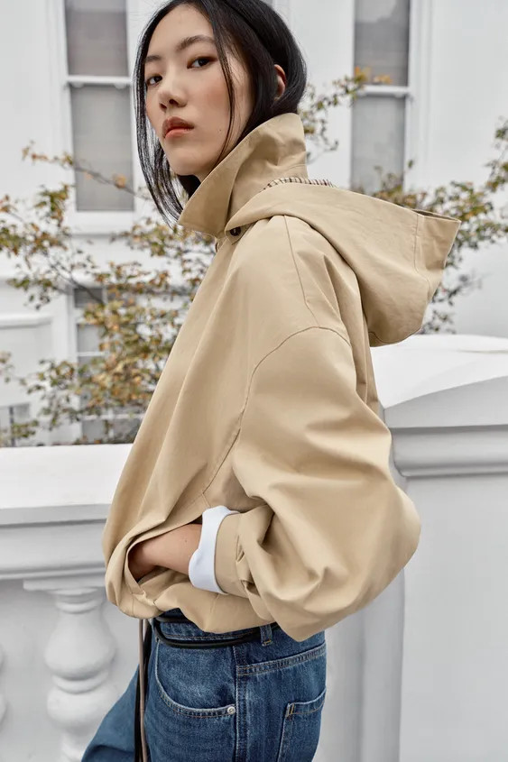 Model height: 173 cmJacket with a regular collar and detachable button-on hood. Long sleeves, fro... | Zara UK