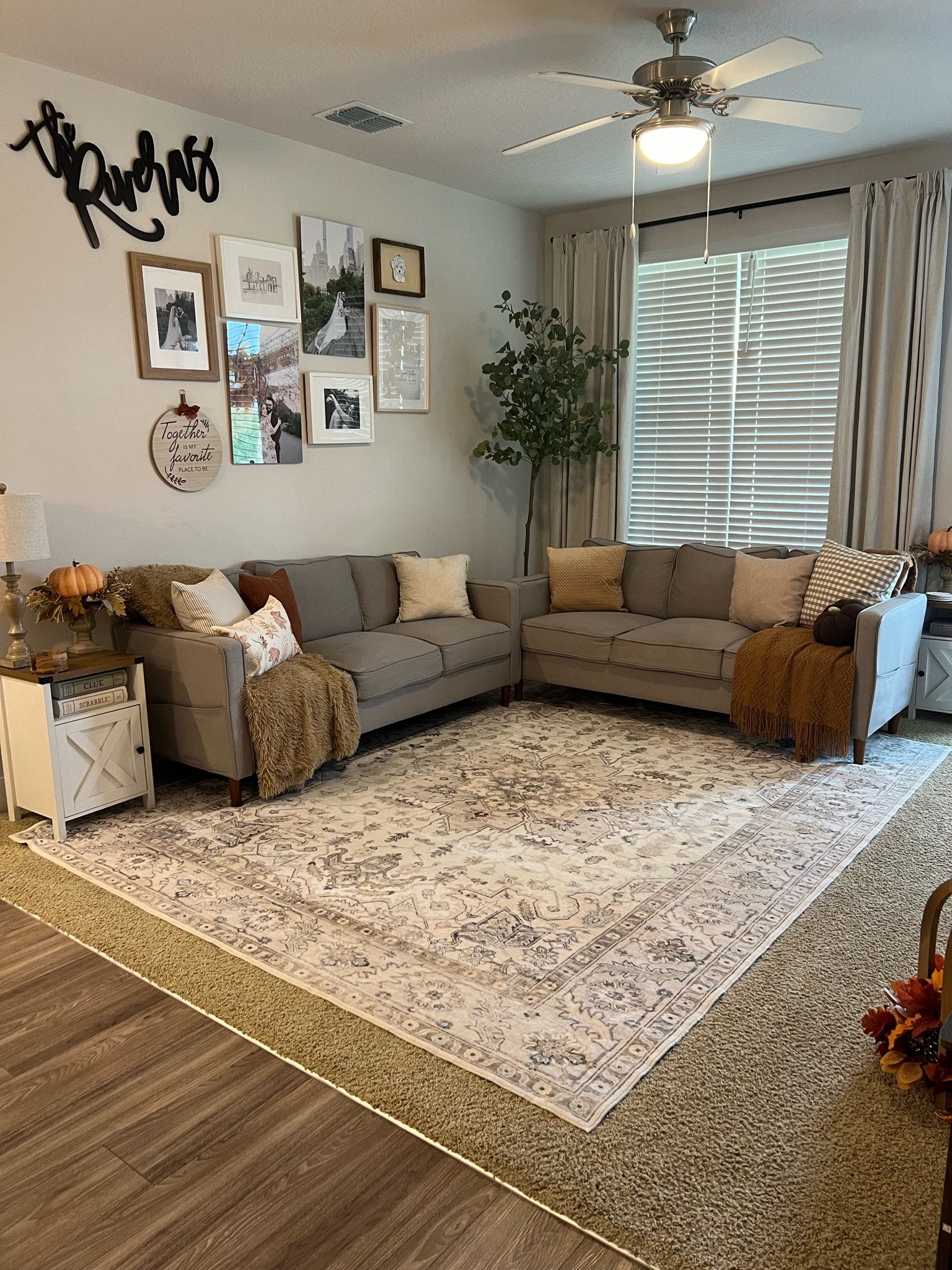 Subtle Fall decor for living room 🍂#LTKFallSale

#LTKHome #LTKSeasonal