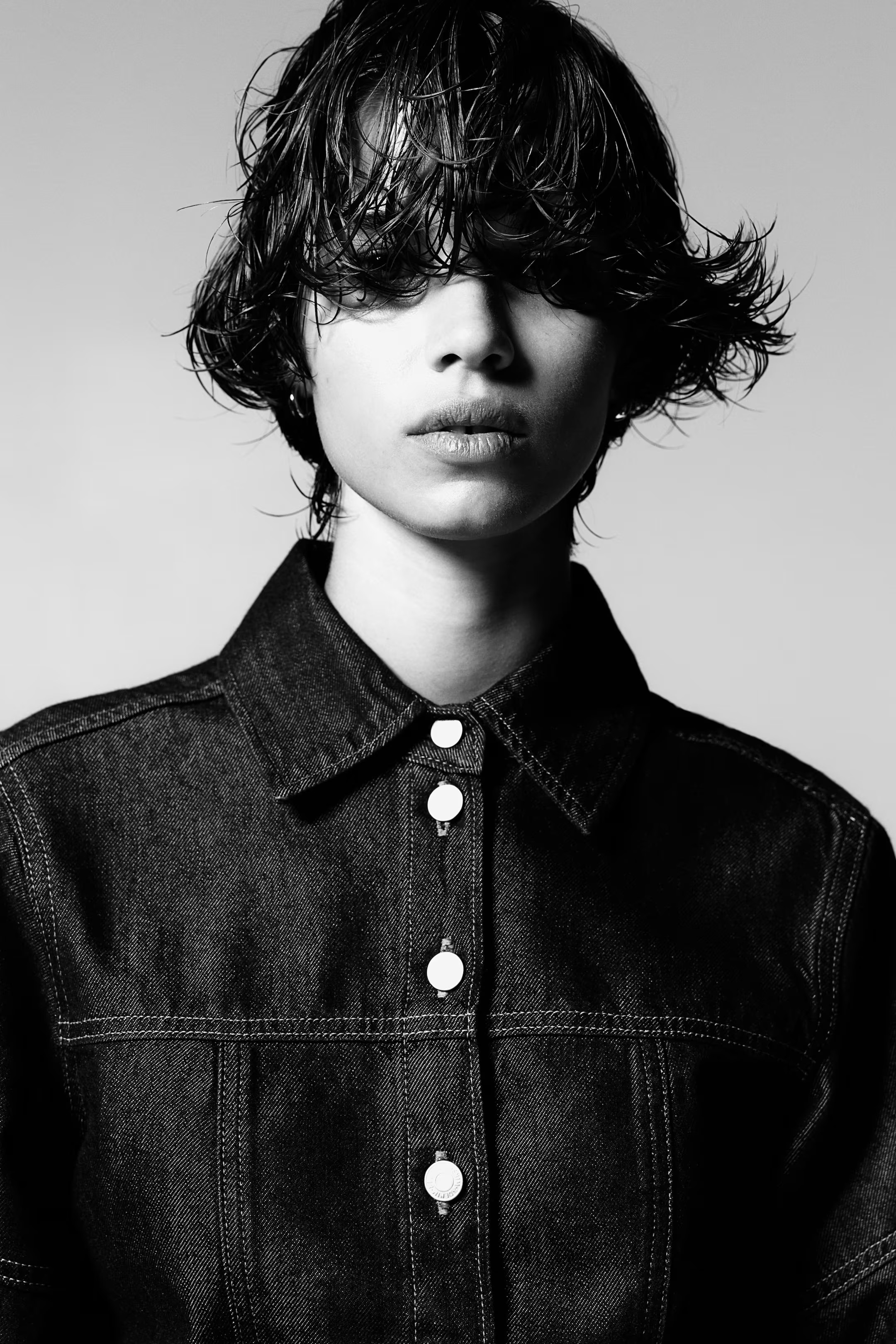 Denim shirt - Long sleeve - Regular length - Dark denim blue - Ladies | H&M GB | H&M (UK, MY, IN, SG, PH, TW, HK)