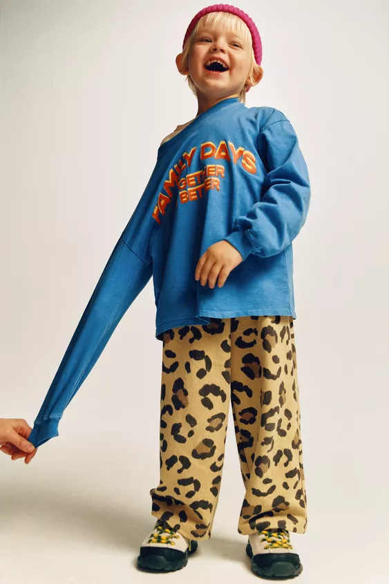 Straight-fit pants with elastic waistband and adjustable front drawstrings. Patch pocket with lab... | Zara US