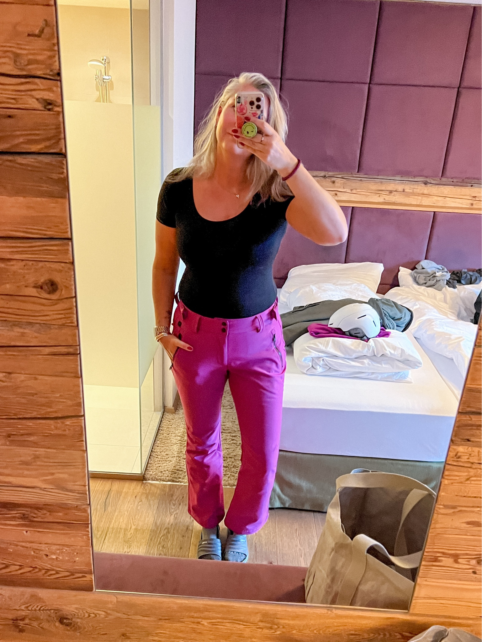 Ootd - Tuesday. Skiing! Purple ski pants and matching fleece + olive green ski jacket are all from ANWB and can’t be linked. Uniqlo heattech top as baselayer. They stopped selling the short sleeved version but long sleeve and sleeveless are still available. Compression ski socks from Poederbaas. Helmet is Giro. 



#LTKeurope #LTKfitness #LTKtravel