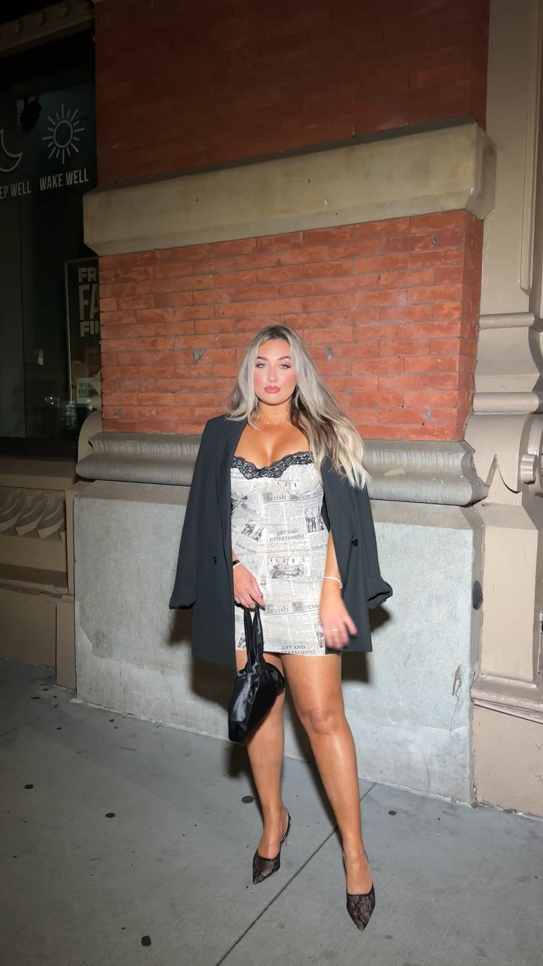 NYFW outfit. Wearing a large in dress and an XL in the blazer. The glow I’m wearing is linked too! It’s AMAZING!

#LTKStyleTip #LTKFindsUnder50 #LTKNYFW