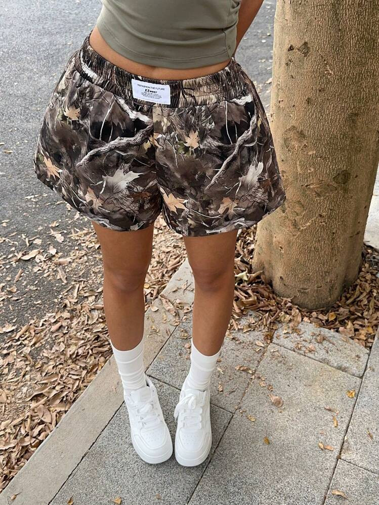 SHEIN EZwear Camo Print Elastic Waist Loose Casual Shorts | SHEIN
