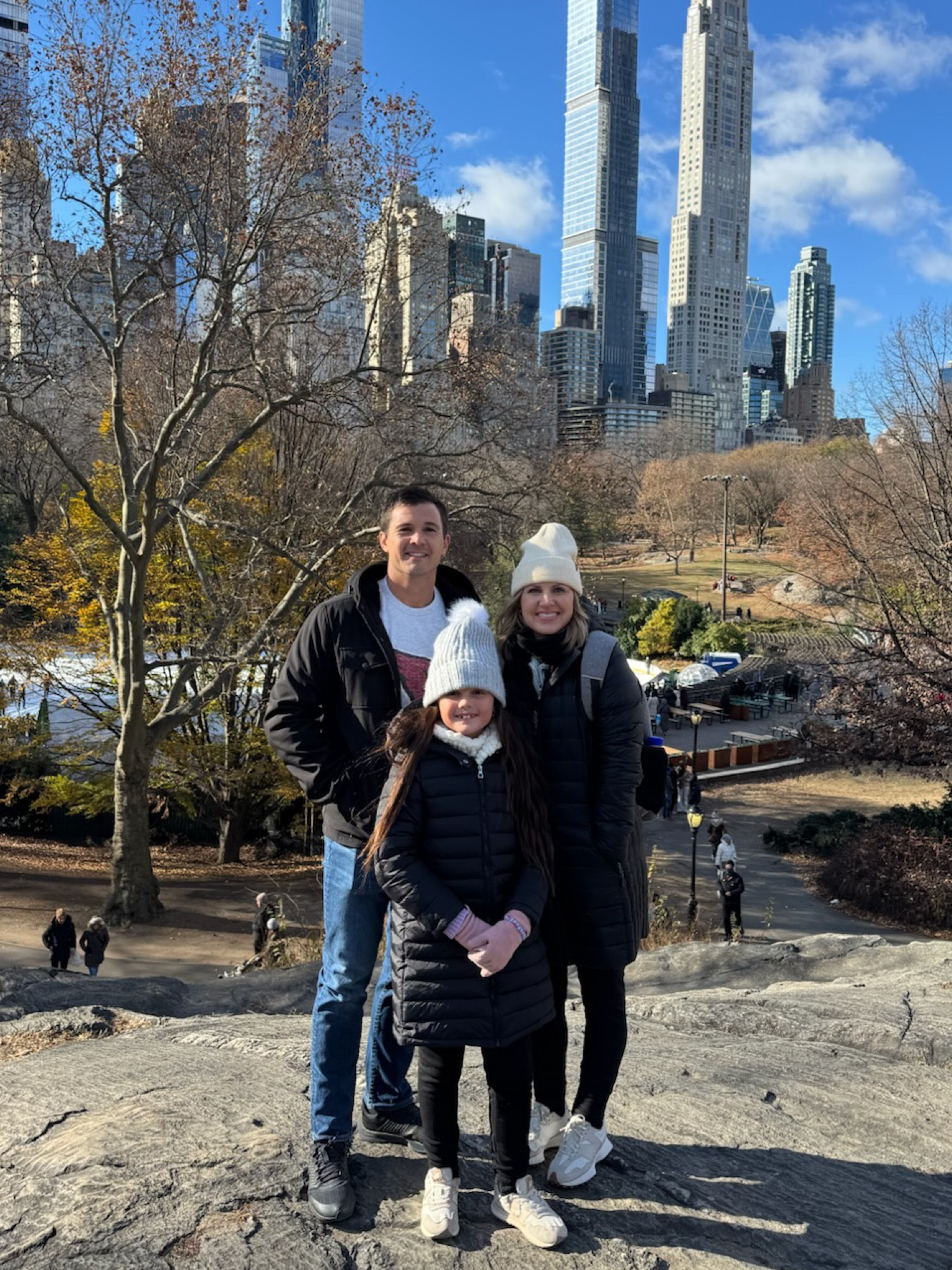 Sharing all the warm necessities! We were in New York and it was 30 degrees with some additional wind…but we were actually pretty comfortable the whole time! Here’s my list for a Christmas in New York trip!