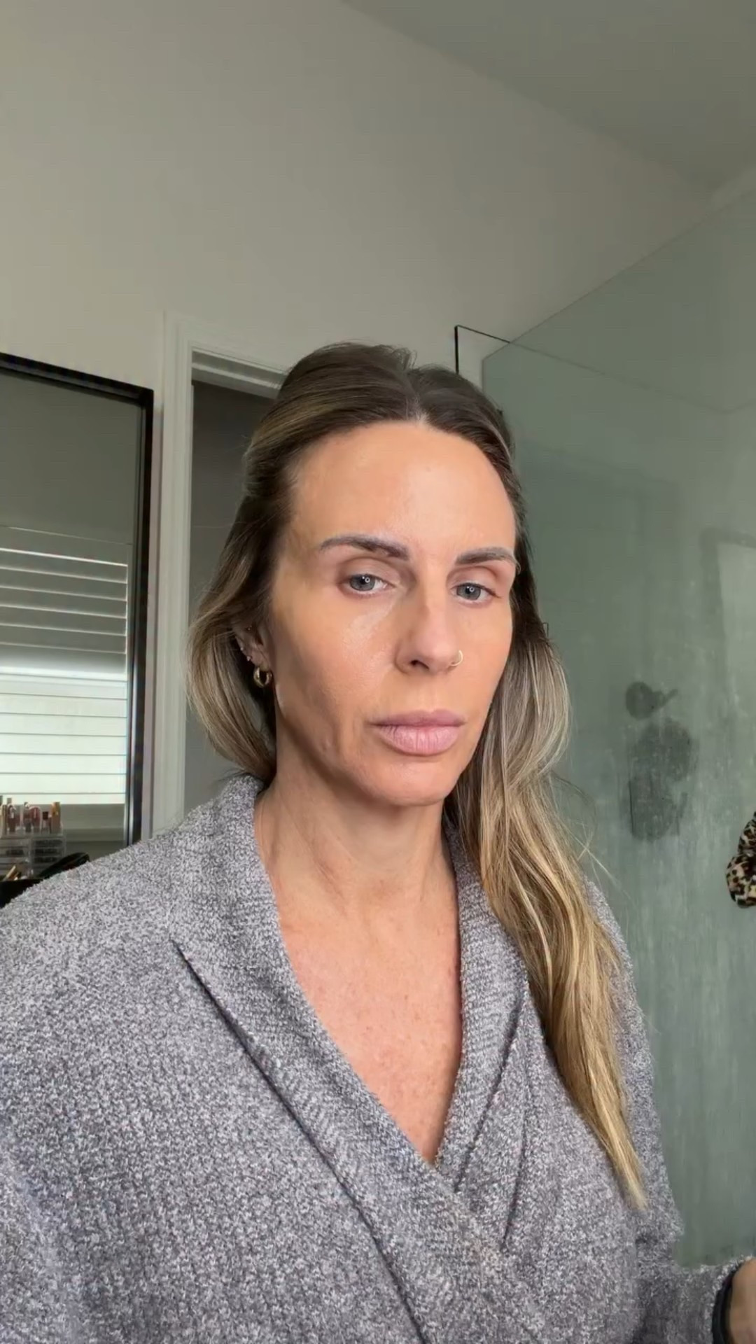 Make up artist I am not 😄 but I grew up watching my mom do hers 🩷 and I’ve always loved playing with makeup. 

A few of you asked so here’s my little makeup routine for date night. 

PS - clearly new to this, thought I was recording while I did my lipstick and I in fact was not. 😆

Questions on products, drop me a note below. 🤍

#grwmmakeup #grwmreel #makeuptutorial #makeuproutine #makeup