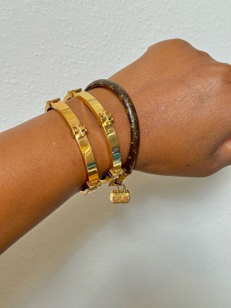 Shop my favorite bracelets… They are long wear and don’t change quickly.



#LTKStyleTip