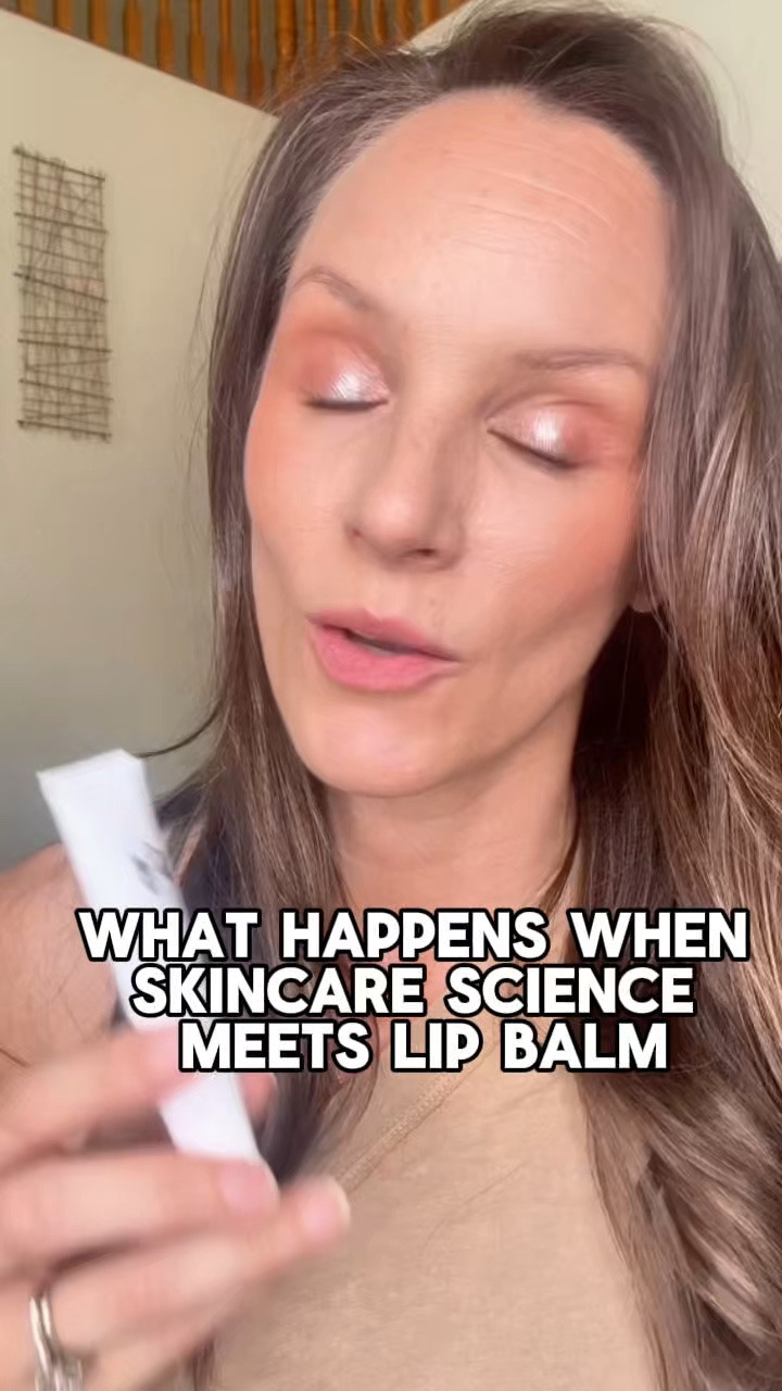Living in the desert taught me one thing: don’t skip lip SPF.
This One Skin OS-01 Lip Shield SPF 15 is currently living in my bag — hydrating, lightly tinted, and not sticky at all. Obsessed. 

#oneskin #lipshield #sunprotection #SPF #OS01peptide #beautyover40  @oneskin

#LTKOver40 #LTKBeauty #LTKselfcare