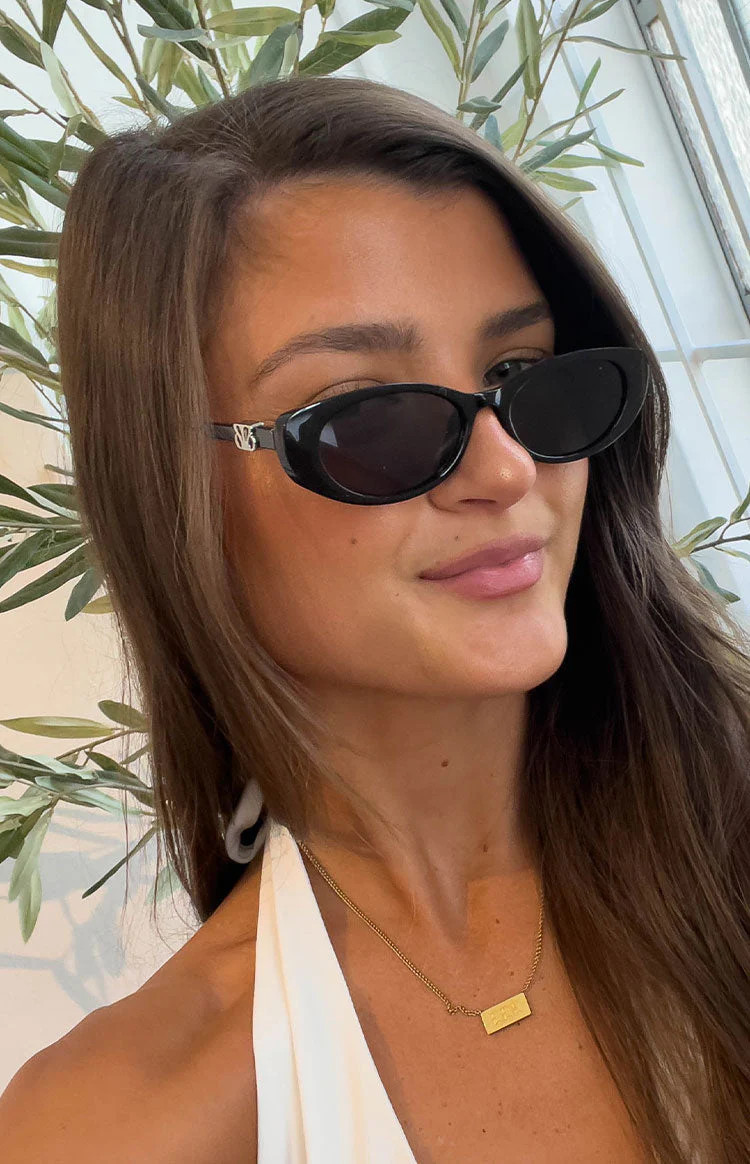 Beginning Julie Black Rounded Sunglasses | Beginning Boutique (US)