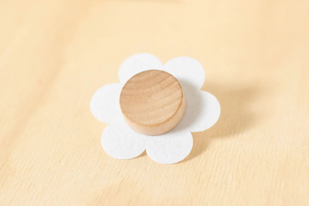 Custom Felt Daisy Wood Knobs With FELT Petals in Multiple Colors for Boho Bedroom or Nursery Dres... | Etsy (US)