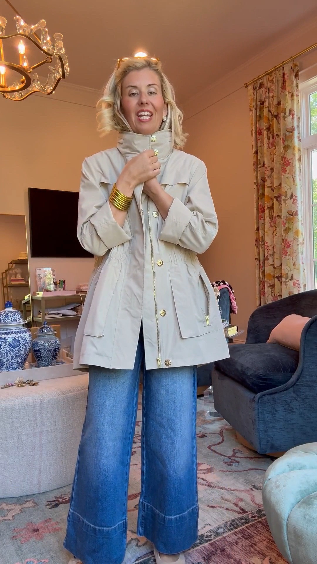 A jacket that you just keep in your car, take with you on trips, wear to sporting events… it’s great =- esp with the hidden zippered hood!

I’m wearing an XS in jacket.

Runs generous!

#LTKdayinmylife #LTKTravel #LTKmomlife