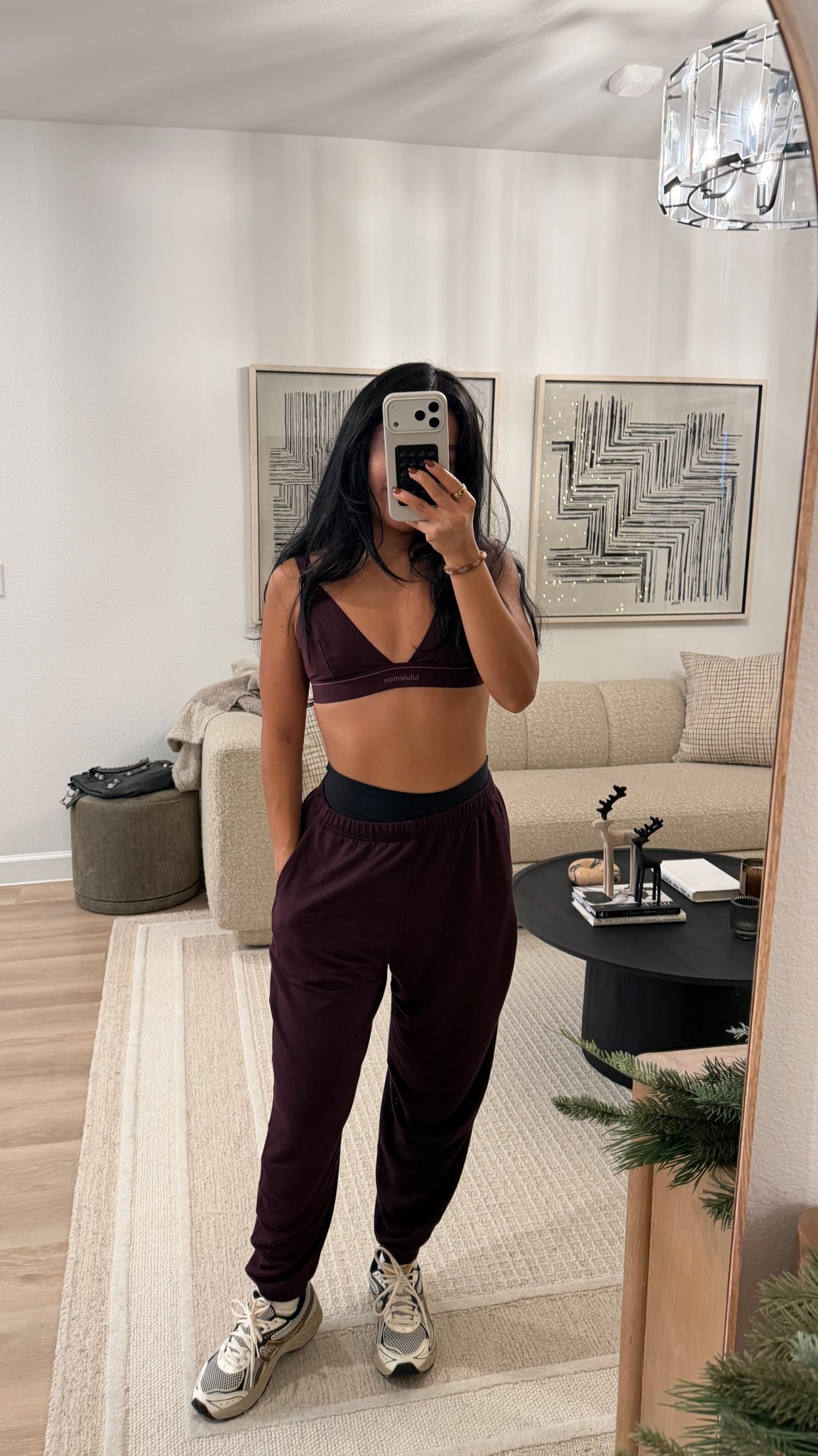 Cold day gym fit! Best sweatpants, cozy + not bulky. Wearing size small