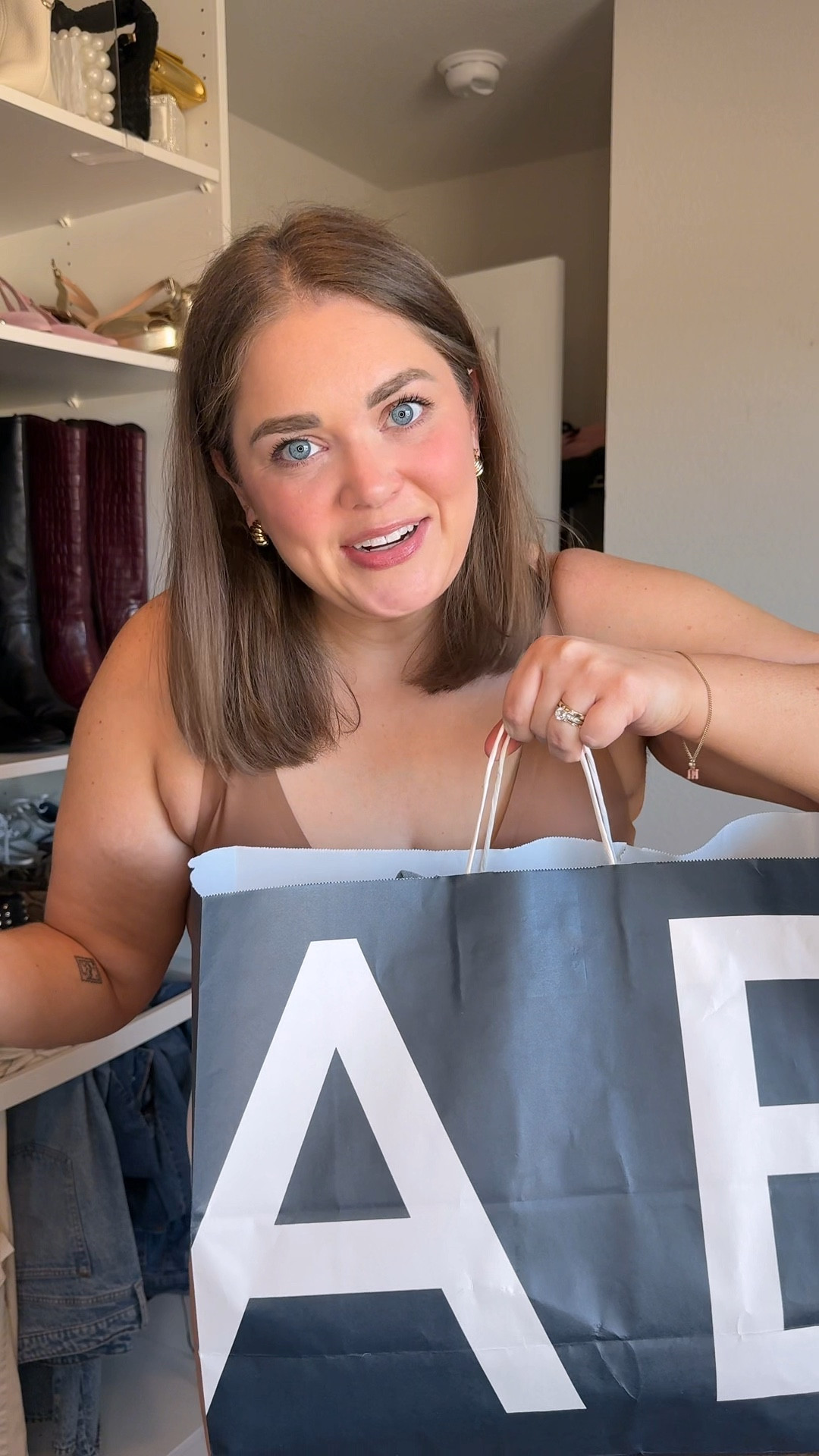 American eagle jeans try on. Wearing xl in top and drawstring jeans. Wearing 18 in stovepipe jeans and shorts  

#LTKPlusSize #LTKSaleAlert