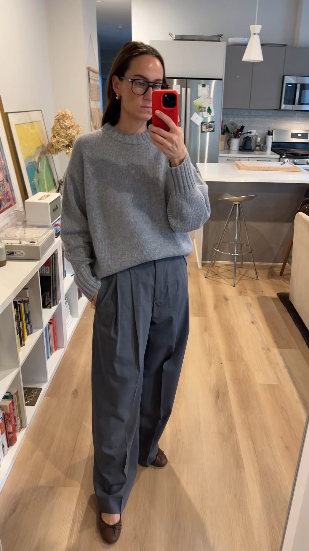 Finally sweater weather- this cos “the row” dupe is back in all sizes!  

Cashmere sweater
The row 
Grey sweater
Ballet flat 
Fall outfit 