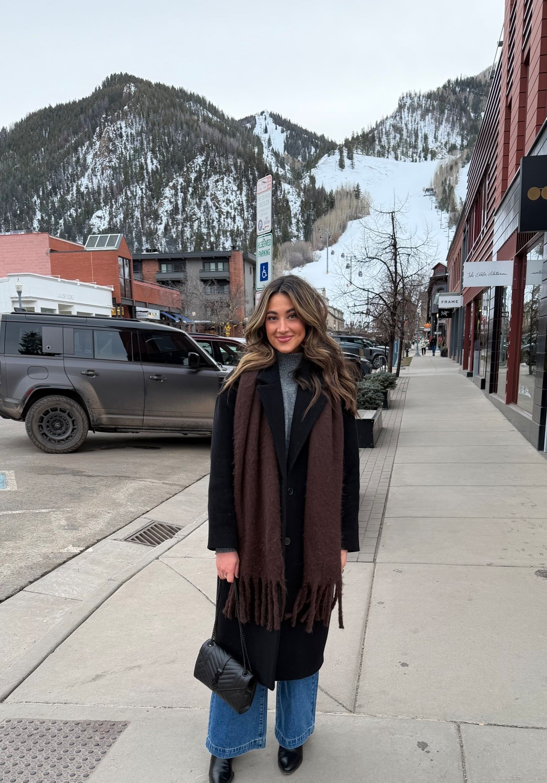 Aspen outfit #winteroutift #brownscarf 