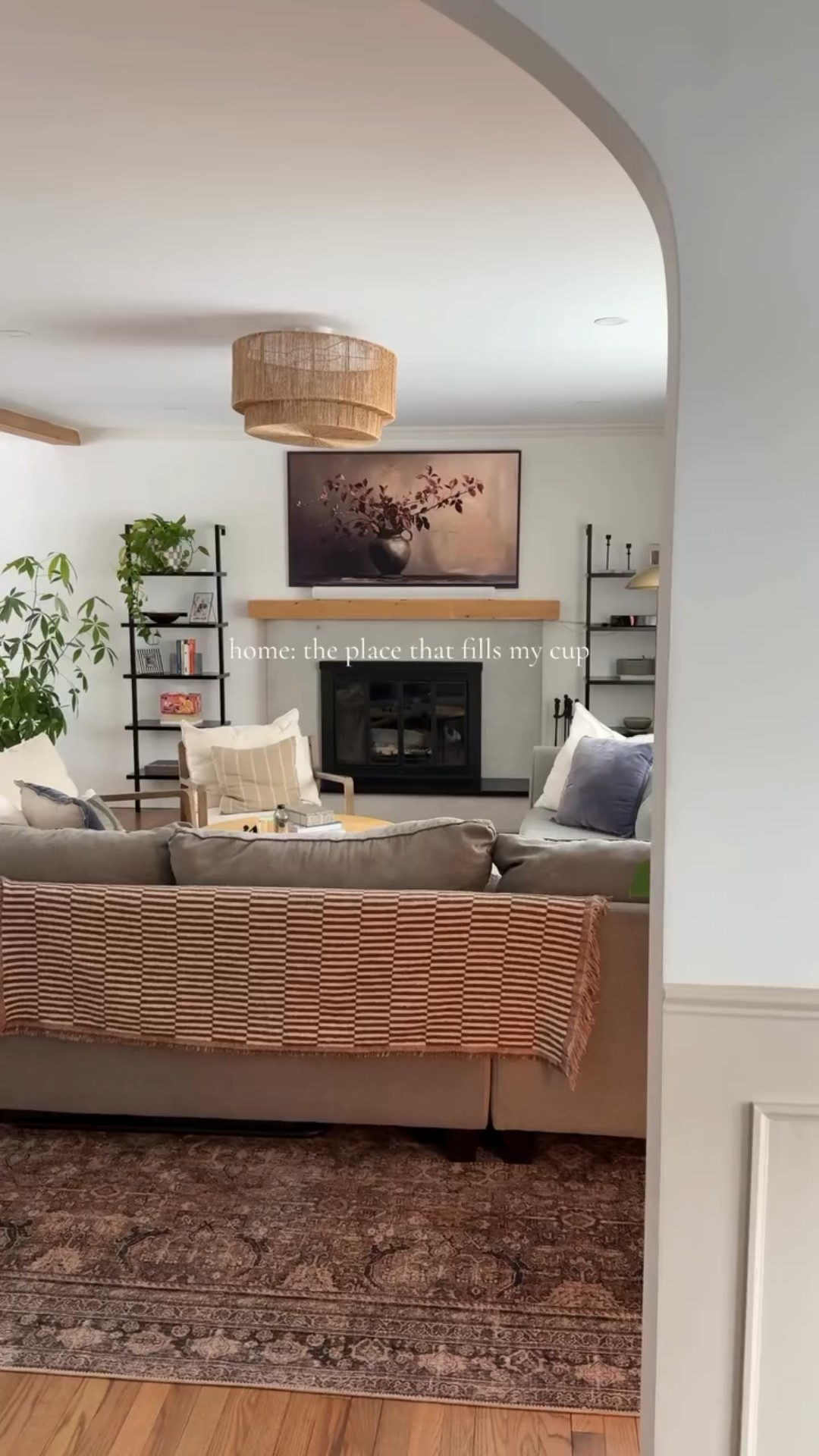 A homebody at heart ❤️

#homesweethome #homedecor #organicmodern #minimalhome #peacefulhome