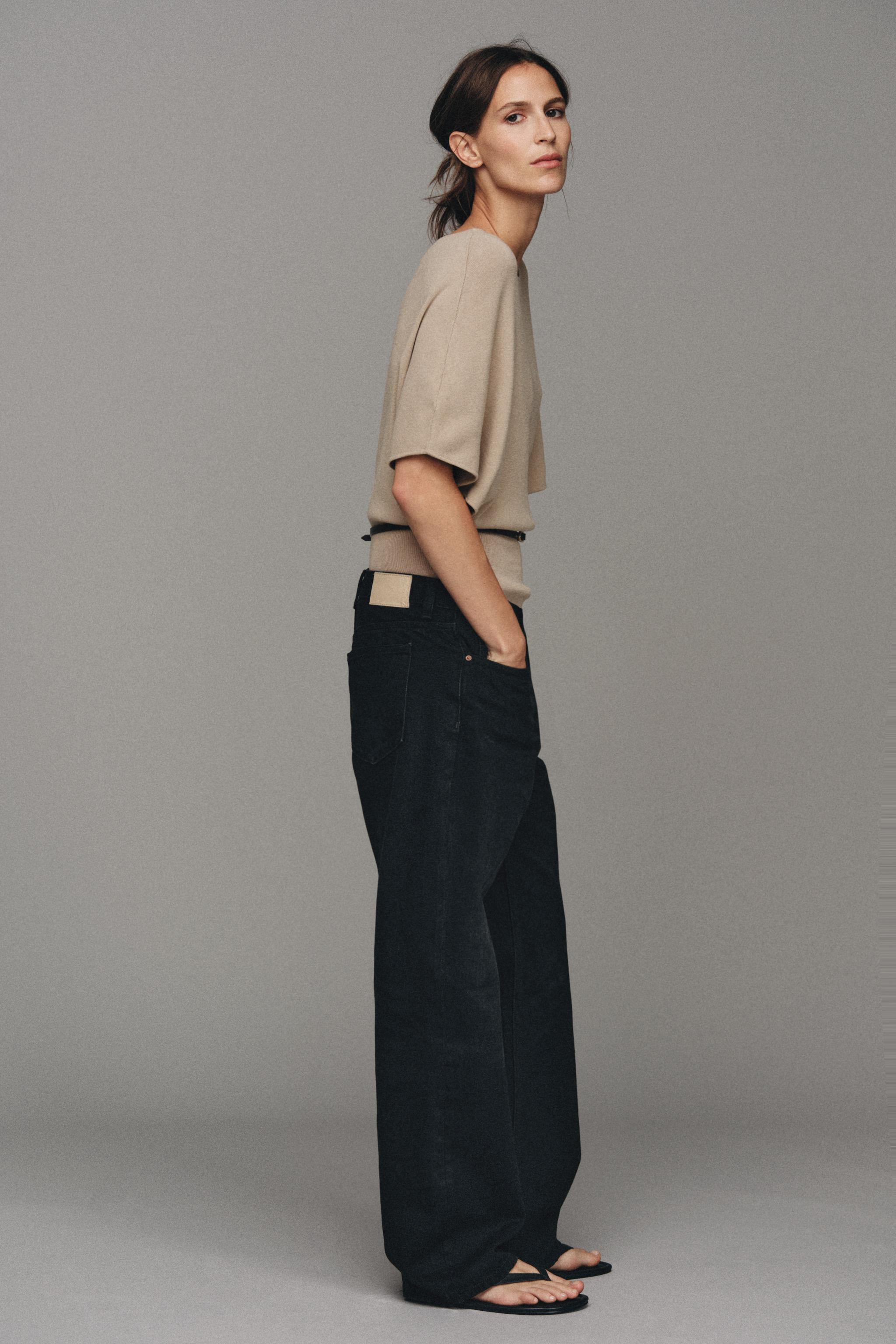 Boat neck top with wide short sleeves. Fitted waist with a slim belt. | Zara US