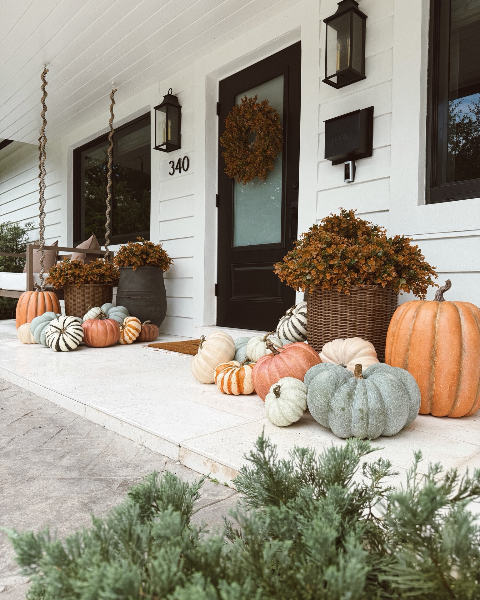 Fall front porch 🍂🤎🎃

#fallporch #frontporch #pumpkins #fallwreath #fallplants

#LTKSeasonal #LTKHome