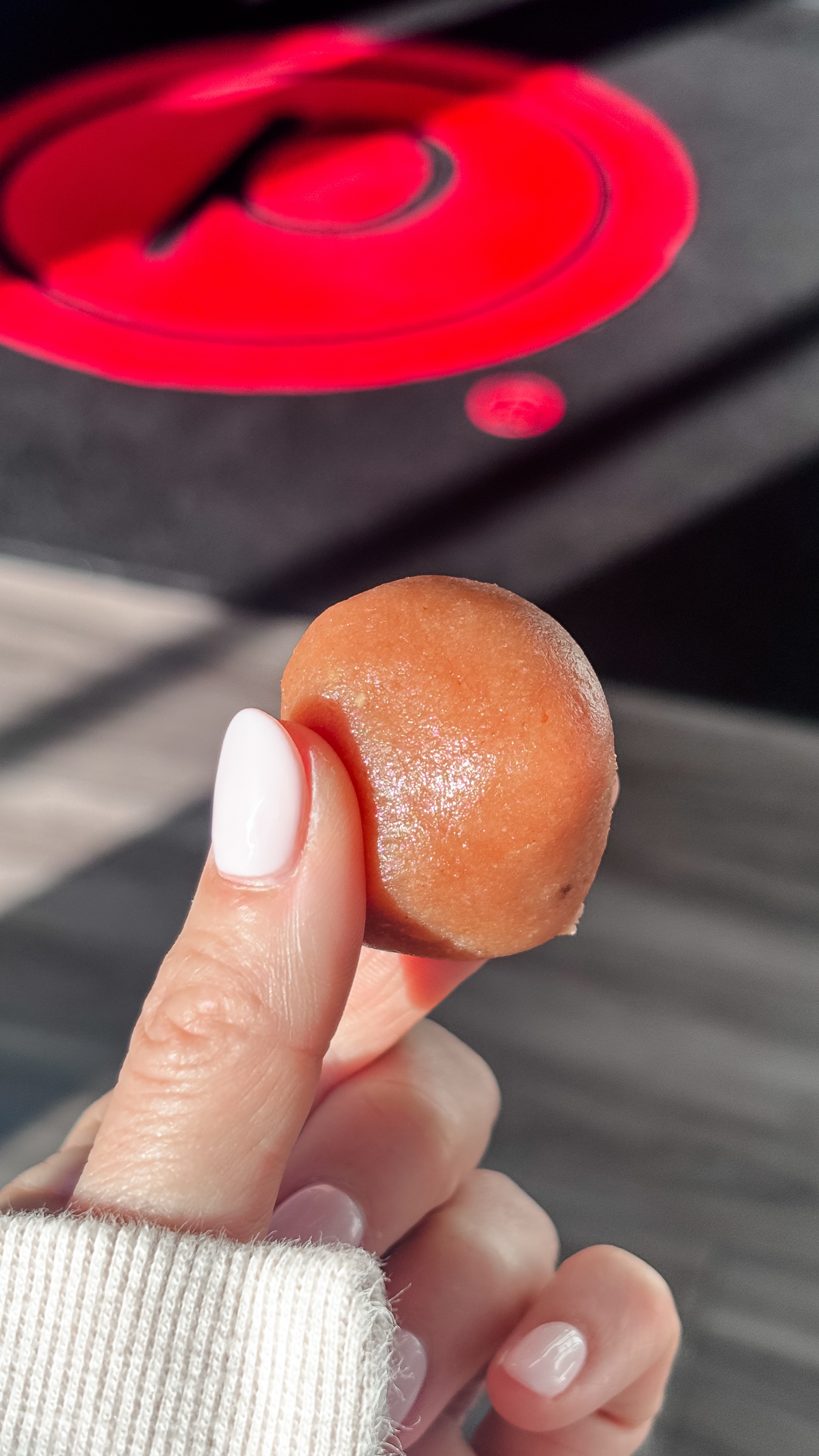 𝚂𝚝𝚛𝚊𝚠𝚋𝚎𝚛𝚛𝚢 𝙱𝚒𝚝𝚎𝚜! 🍓

Another sweet treat for ya! I love to have a couple of these with me for after a workout, or in the fridge when the sugar cravings start in the afternoon. Fun fact: there’s about 9g protein in each ball! 🙌🏻

1 1/4 cups almond flour
1/4 cup strawberry protein powder
1/5 tsp salt
1/3 cup creamy peanut butter
1/4 cup agave
2 tbsp almond milk
1 tsp vanilla extract
2 tbsp unflavored collagen peptides 

🍓 Place all the ingredients in a blender or mixing bowl & mix to combine.
🍓 Add more milk if the mix is too dry. 
🍓 Roll in to small balls & pop in the fridge in a sealed container.
🍓 You can also roll the balls in crushed nuts/shredded coconut for a little texture & extra yumminess.

Enjoy! 💋

#healthylifestyle #food #healthy #protein #snack

#LTKActive