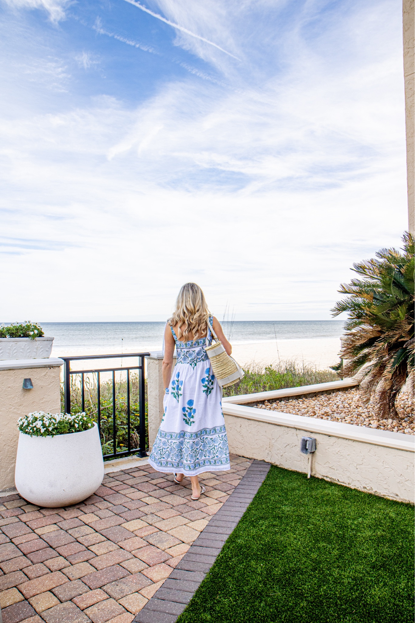 If you haven’t noticed by now, I’m a big fan of dresses - the flowier & more colorful, the better 🌞 This poppy dress by @julietdunnlondon has been a favorite in my closet for YEARS. Shop this dress & similar color ways by commenting LINK and I will send you a DM with the links. #tuckernucking #findthefun 


#LTKitbag #LTKshoecrush #LTKtravel