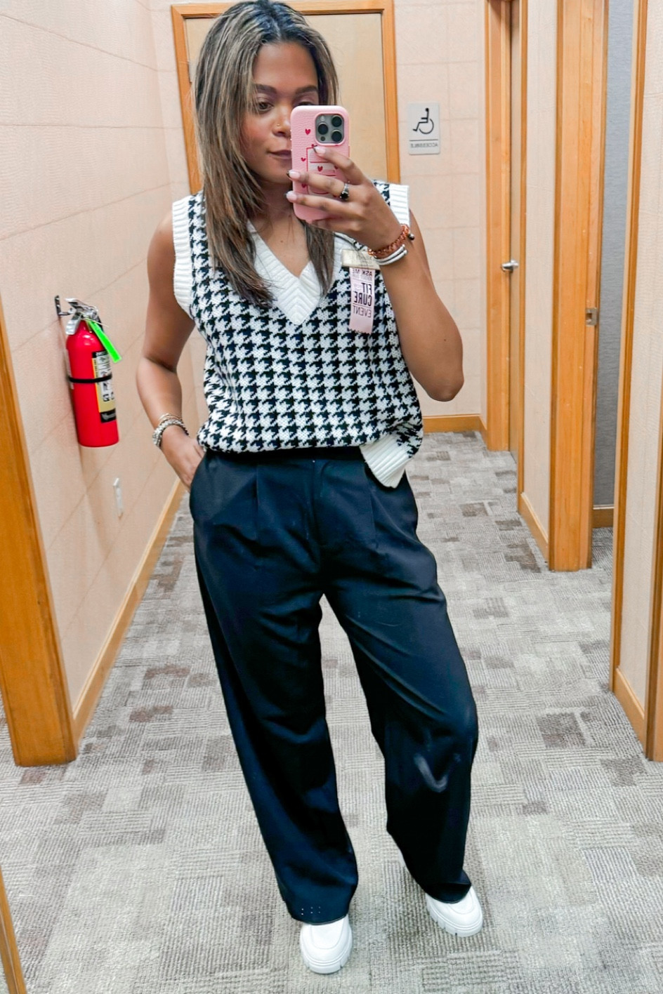 Sweater vest, spring, spring outfit, outfit, work wear, work, work outfit, vest, pants, houndstooth vest, Amazon, Amazon find

#LTKfindsunder50 #LTKfindsunder100