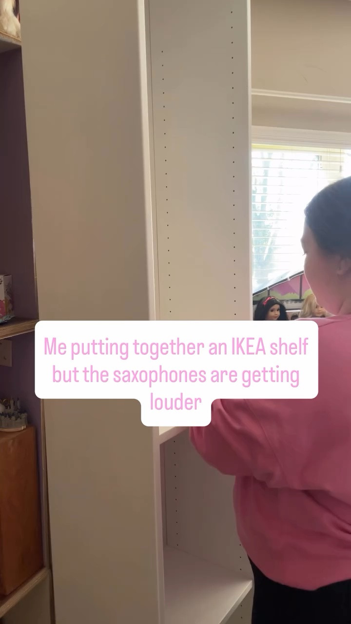 The sirens and saxophones were definitely getting louder…I didn’t see this or the week long back pain I had from putting together an @ikea shelf by myself happening! 🙈😅
#agig #americangirlbrand #americangirldolls #ikea #saxophonesgettinglouder