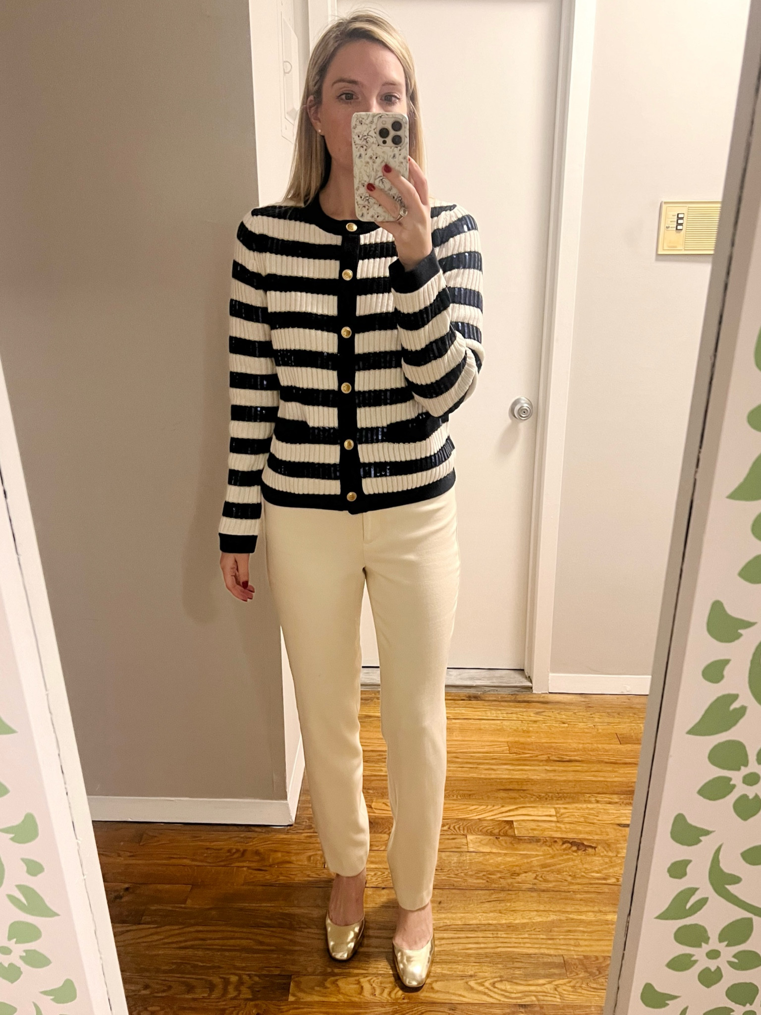 Holiday outfit. Sequined stripe cardigan. Off white pants. Gold metallic ankle strap heels
*size small in cardigan
.
.
.
… 

#LTKstyletip #LTKHoliday #LTKSeasonal