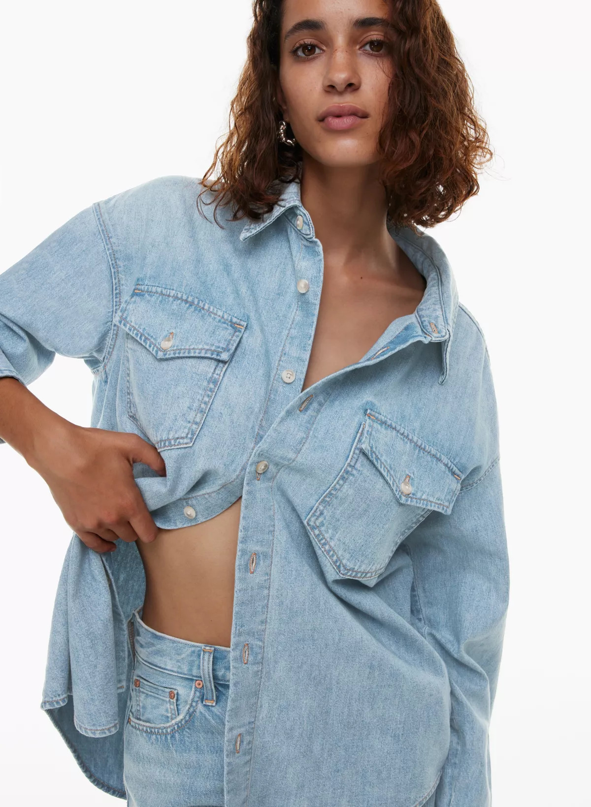 THE '90S DENIM SHIRT | Aritzia