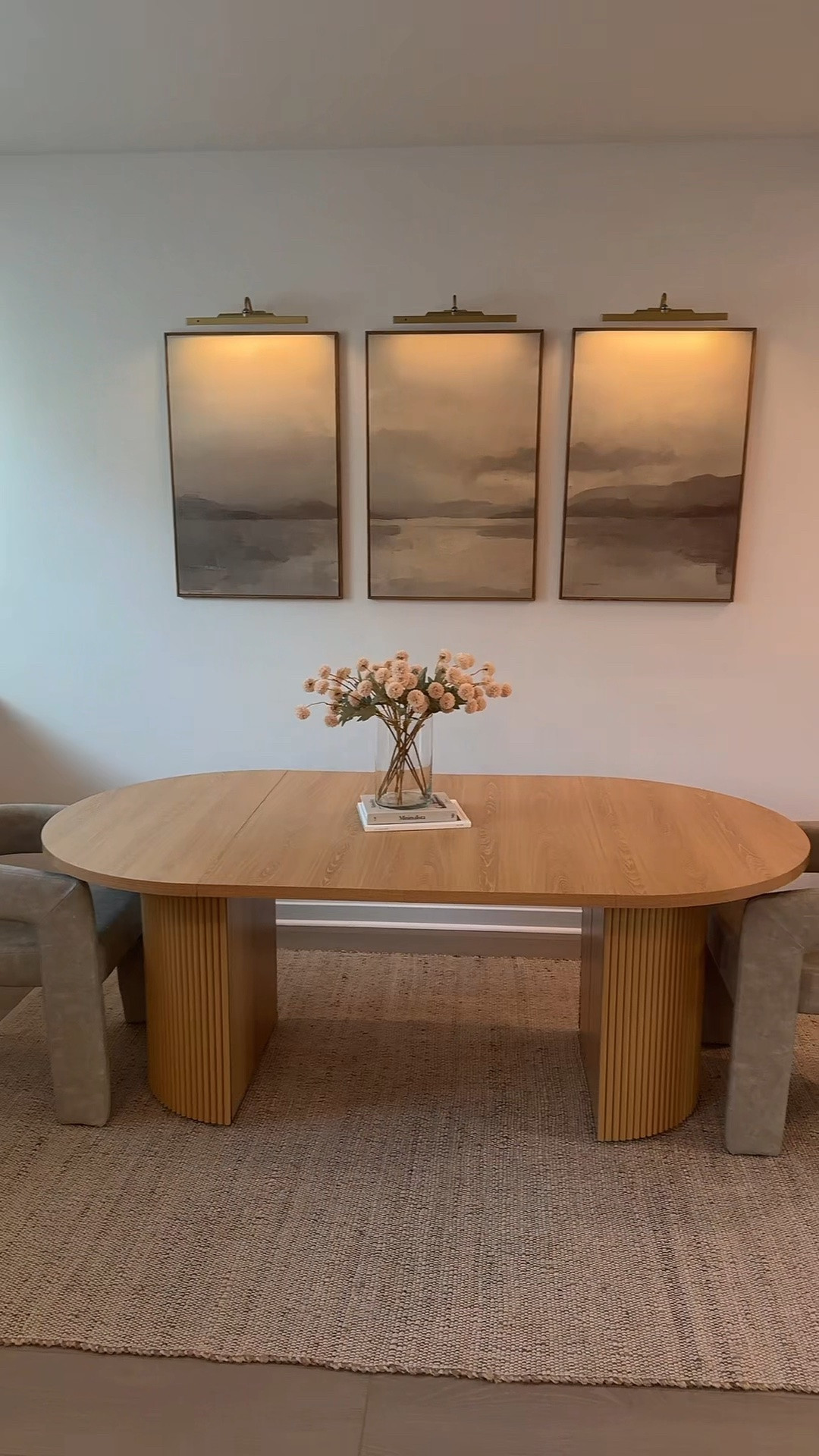 when you find a $2000
extendable dining table for less than $300🤩🤩🤩
#diningtable #table #extendablediningtable #wooddiningtable  #woodtable #diningroom #diningroomdecor
