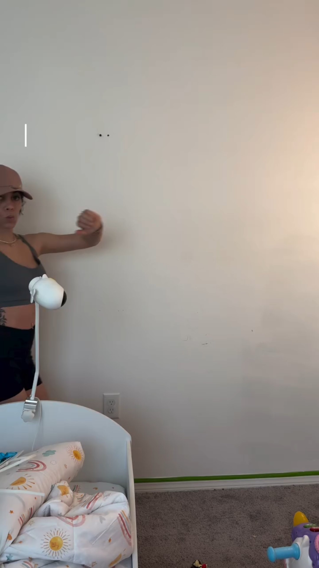 Que les va pareciendo 🌸🩰 la pintura es de @behrpaint y se llama stolen kiss es el color perfectooooooo ame como luce con el wallpaper 🌸🌸
Para la info de todo comenta LINK 🔗 y te lo envío a tu dm 

#behrpaints #behr #behrpaint #homedecor #toddlergirl #girlroom #decorideas #amazonfinds #amazonhome #amazonhomedecor