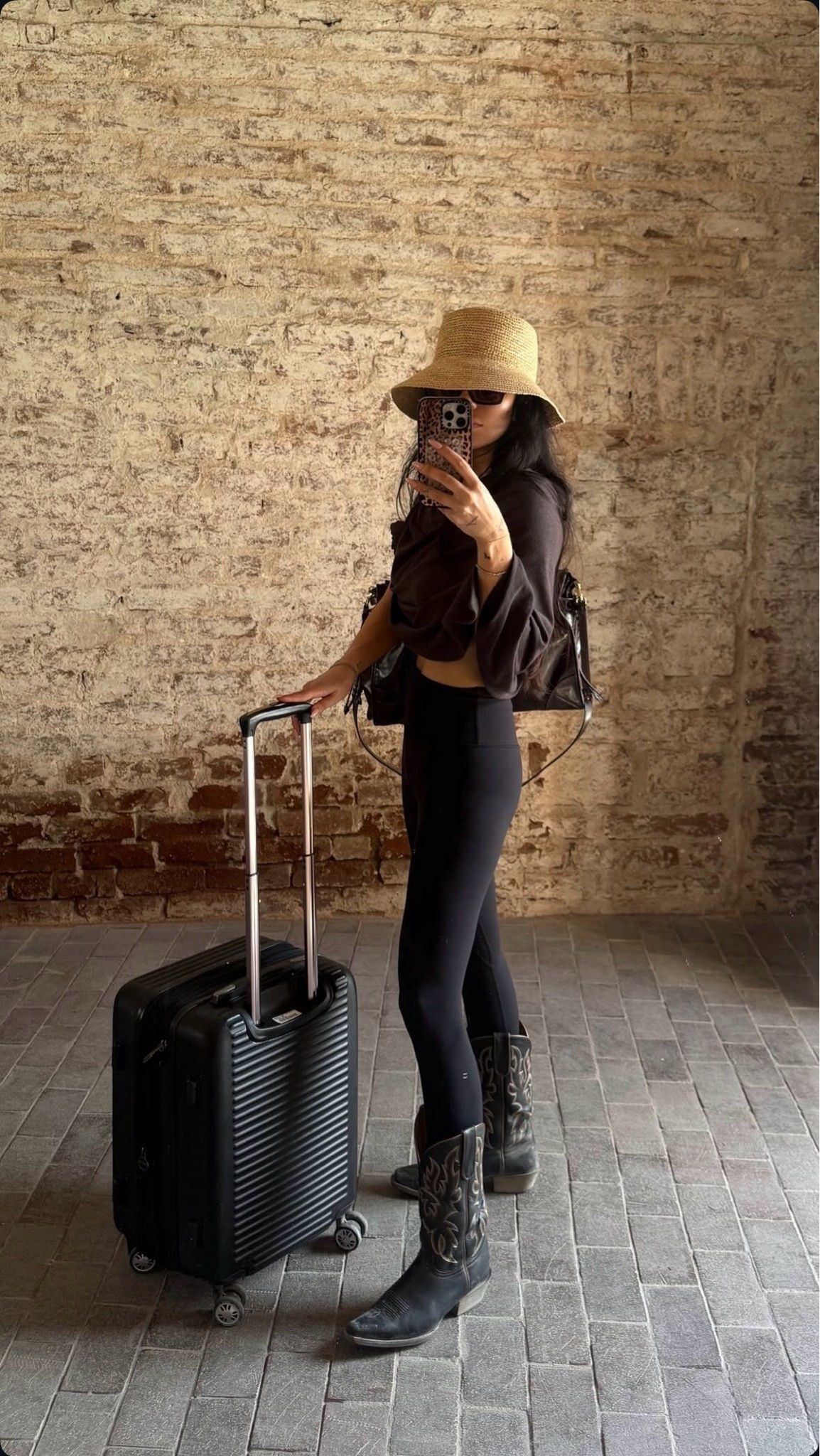 Airport style

Casual airport outfit, comfortable airport outfit inspo, elevated comfy airport outfit

#LTKootd #LTKgrwm #LTKTravel