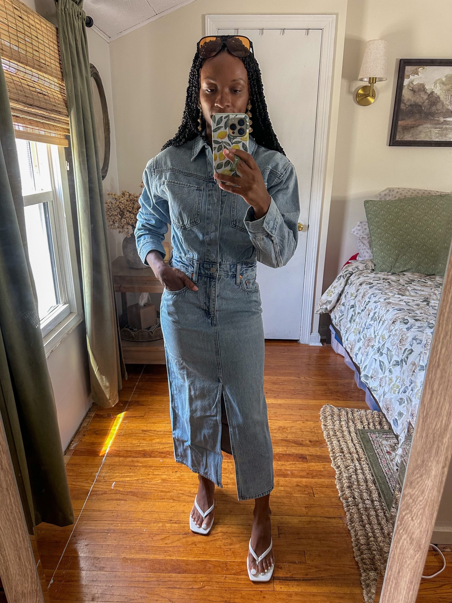 Wearing size 25 in dress, runs true to size 