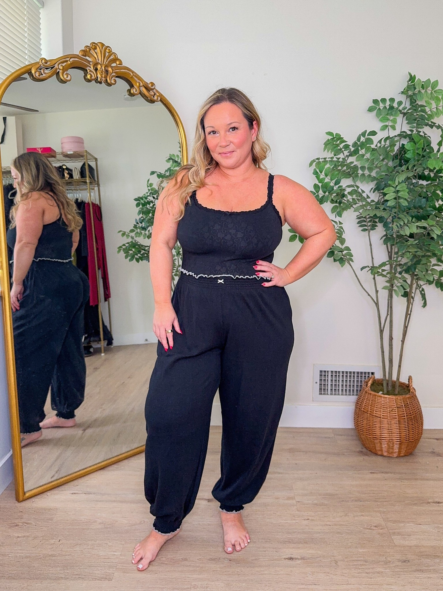 Aerie sprint loungewear 
Tank size XL (has built in bra shelf and is very secure!) 
Pants size MEDIUM- has matching tops but was sold out in my size in the black tank, but I linked it!) 

Matching set, spring style, spring outfit, pajamas, mom style, midsize style, harem pants, casual style, loungewear, Aerie

#LTKOver40 #LTKMidsize #LTKPetite