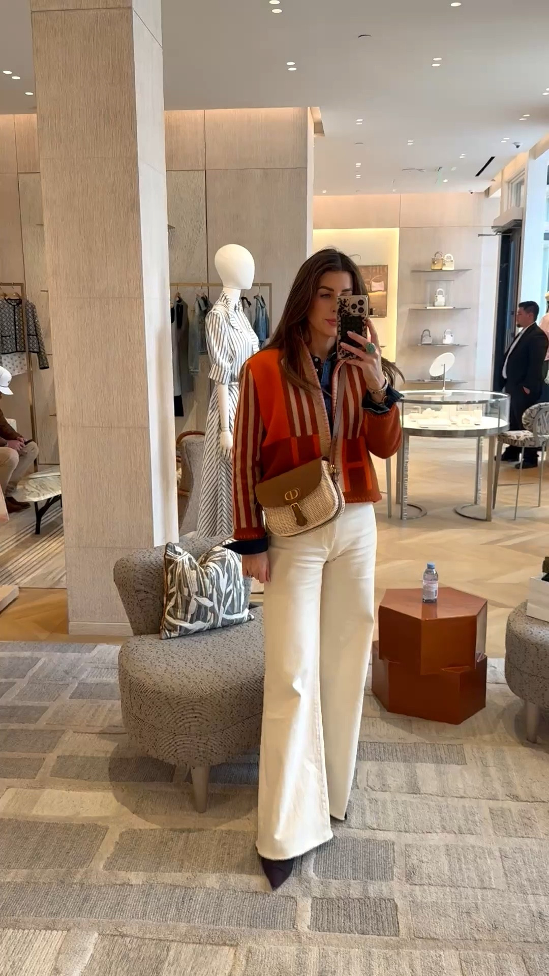 This Dior bag was gorgeous! Yall should find in stores!!