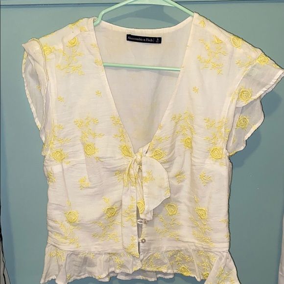 Abercrombie and Fitch floral Super cute tie front top | Poshmark