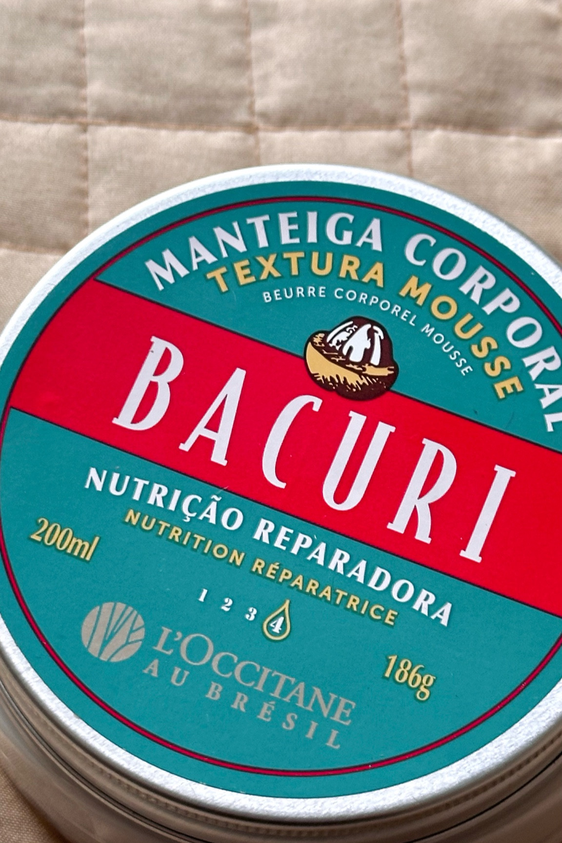 Hidratante corporal favorito, já to no meu terceiro pote e a fixação continua impecável assim como o resultado da pele hidratada #BodyCare

#LTKbeleza #LTKbrasil