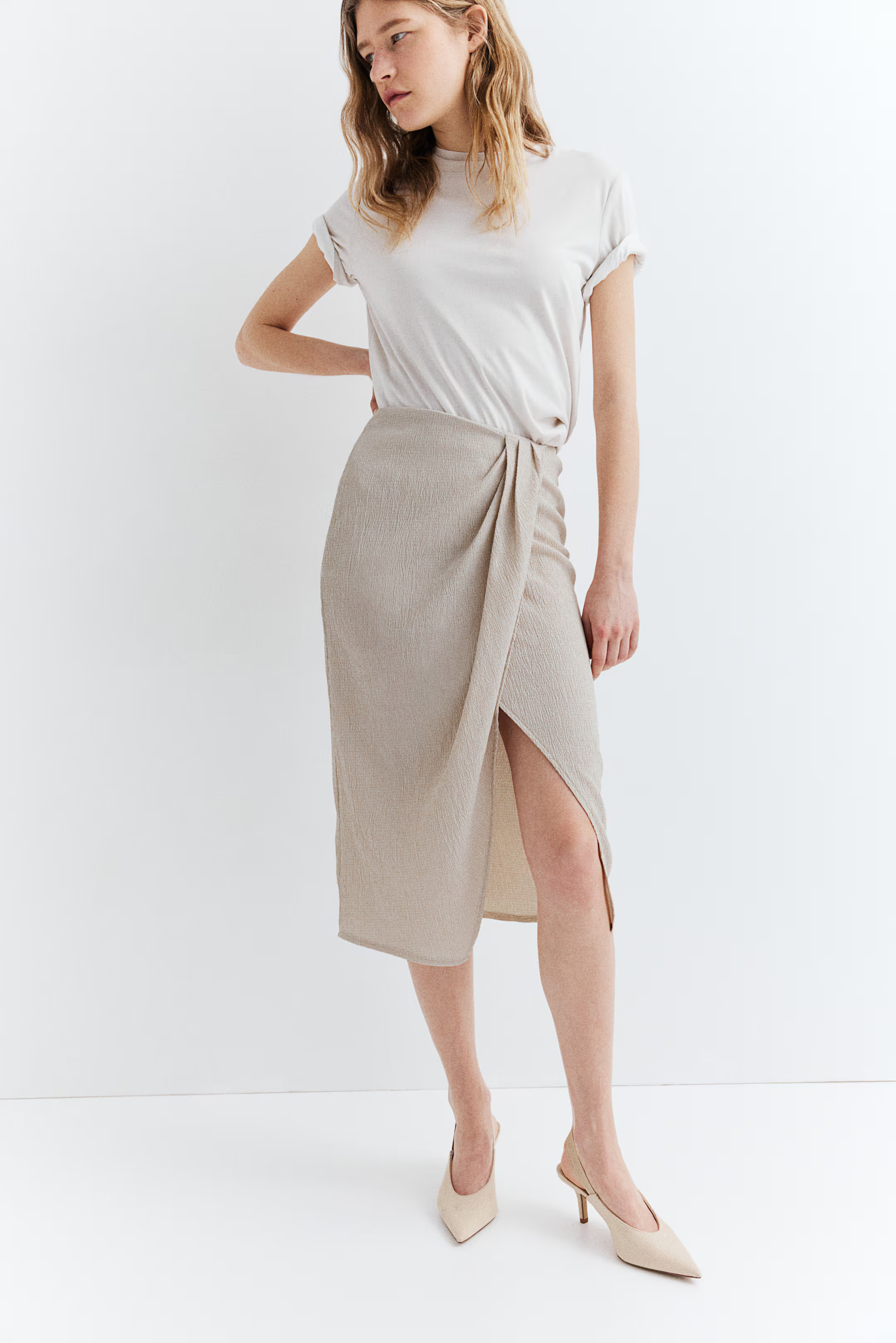 Textured-knit wrap skirt - Regular waist - Midi - Light beige - Ladies | H&M GB | H&M (UK, MY, IN, SG, PH, TW, HK)