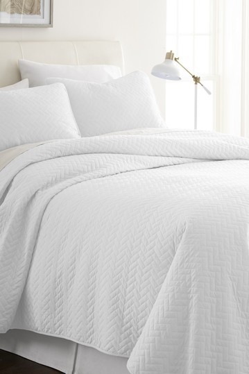 Home Spun Premium Ultra Soft Herring Pattern Quilted Twin Coverlet Set - White | Nordstrom Rack
