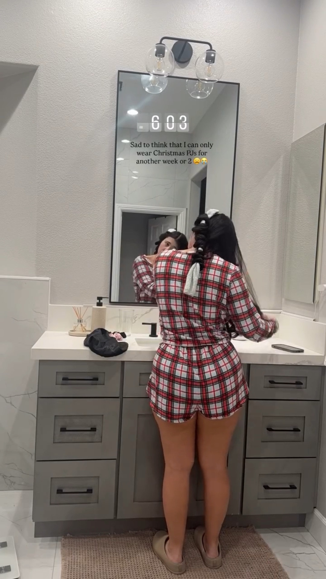 Sad to think that I can only wear Christmas PJs for another week or 2 😩😭