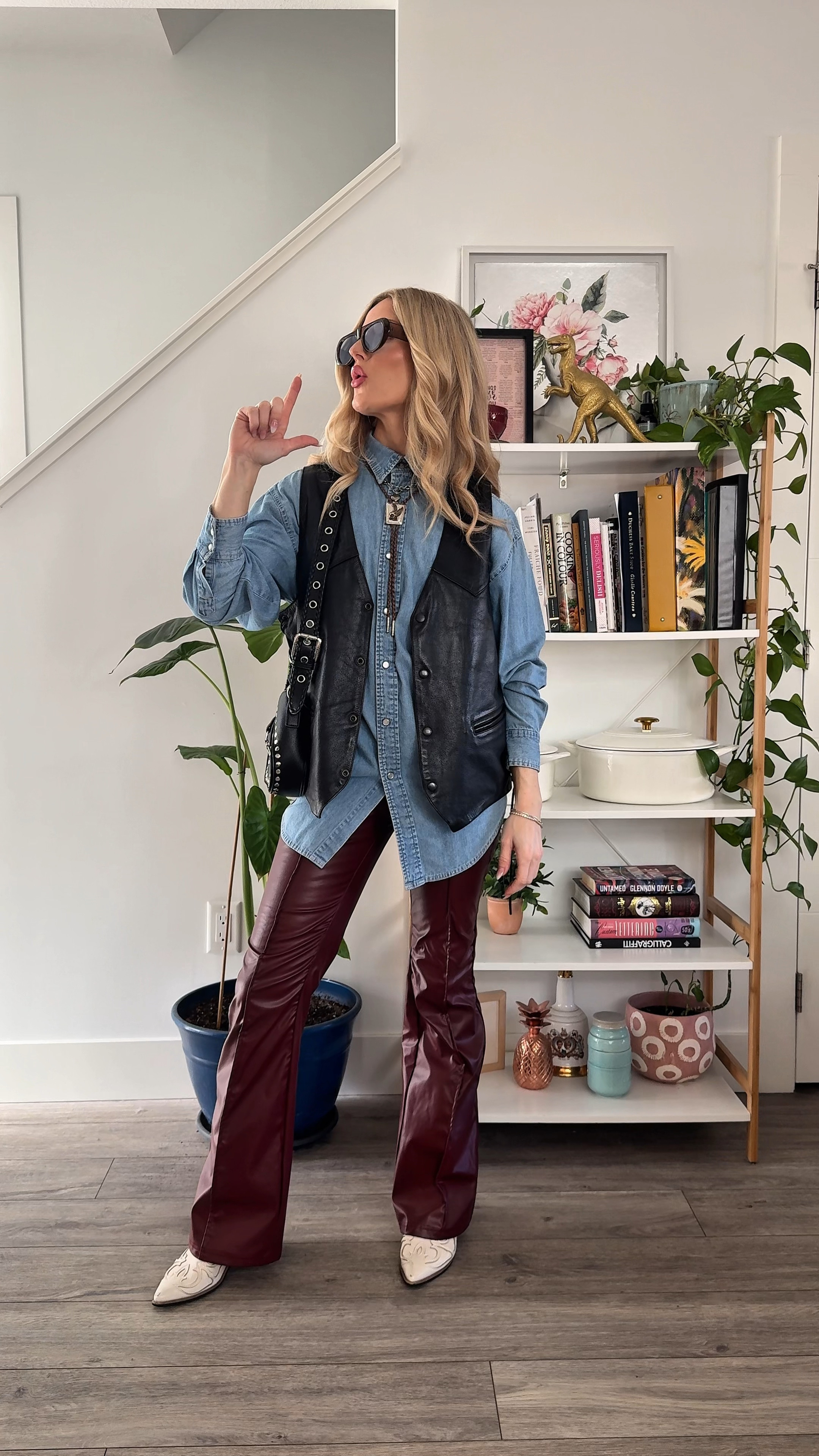 Cowgirl Outfit 
Pants XS, shirt M, Vest M, boots 7 (38) 


#LTKstyletip #LTKspring