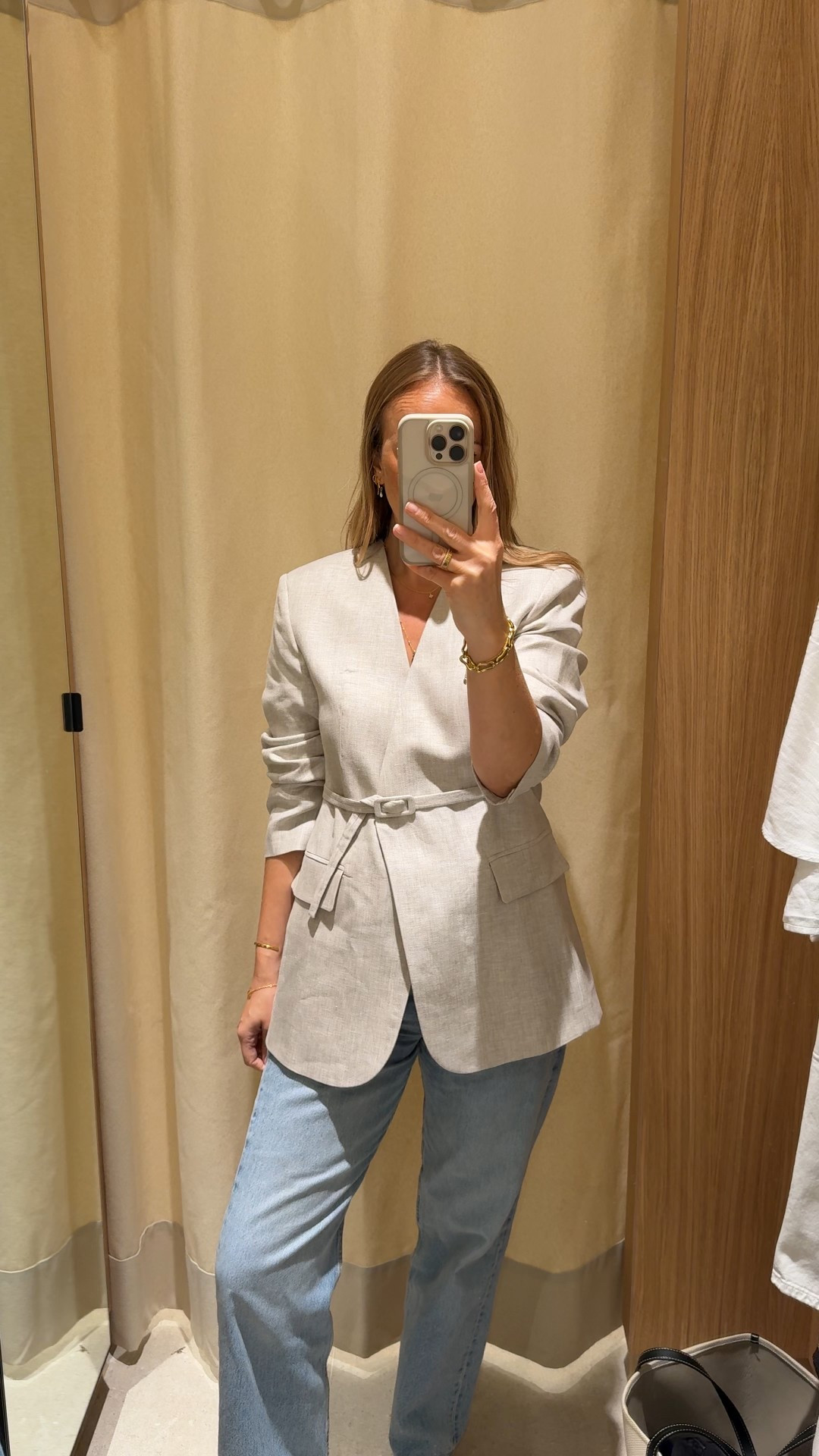 Lovely modern cut blazer 
Great with jeans /a tailored short/trousers 
Natural stone colour , 100% linen with some texture. 
Wearing a U.K. large. 

It does come with matching trousers - which fit long and on the bigger side so I would size down if in between sizes 

Linen blazer 
Spring jacket 


#LTKworkwear #LTKspring