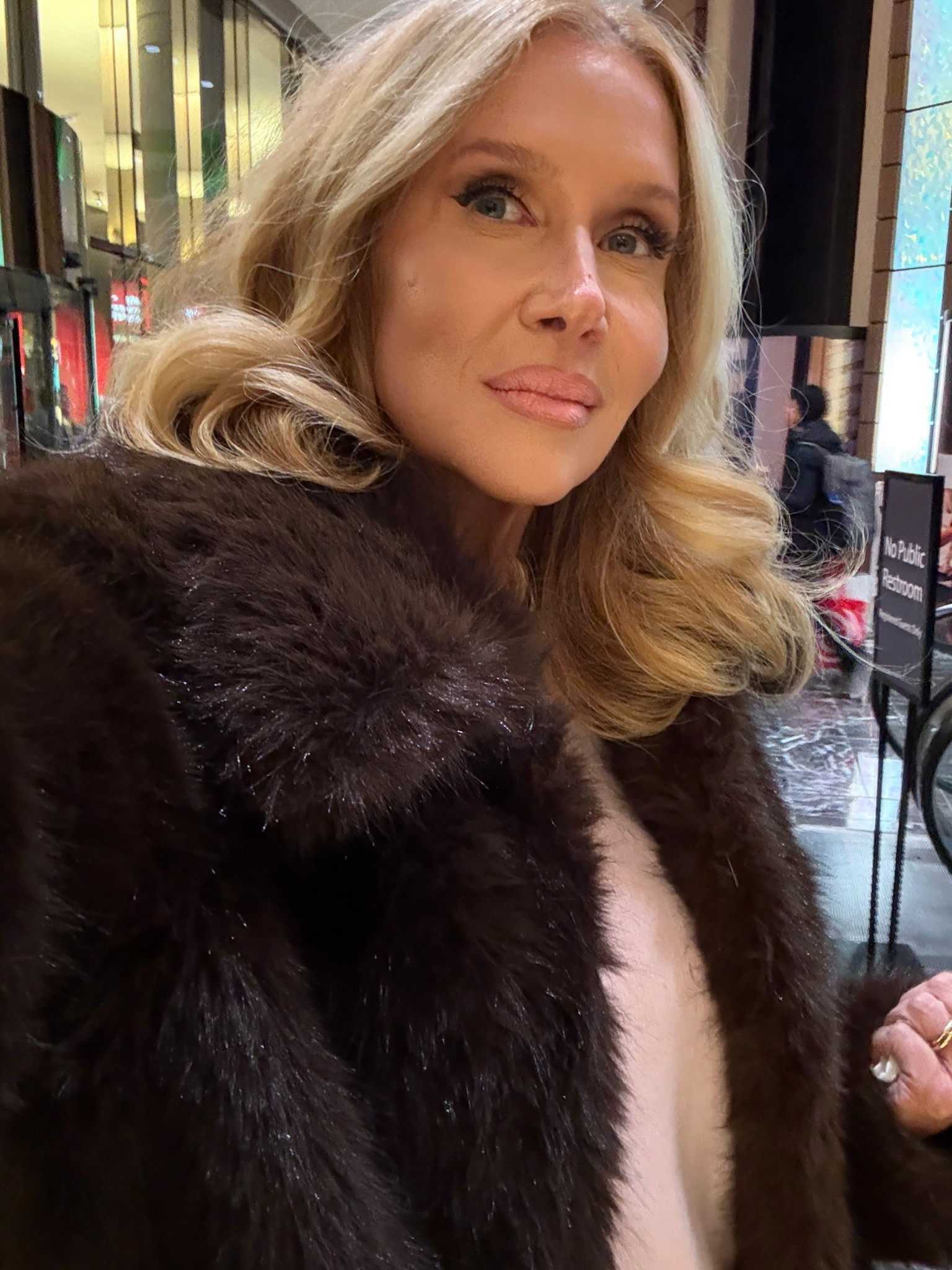 #ad @aritzia #aritziapartner #paidlink 💗 Shop my favorite faux fur and cashmere collection at @Aritzia during their Black Fiveday/Public Sale: Tuesday, November 25th - Monday, December 1st ✨
US: 20% off Everything, including 10% off The Super Puff
CA: 10% off Everything - Except The Super Puff, it’s too Super for Sale 

#LTKootd #LTKHoliday #LTKOver40