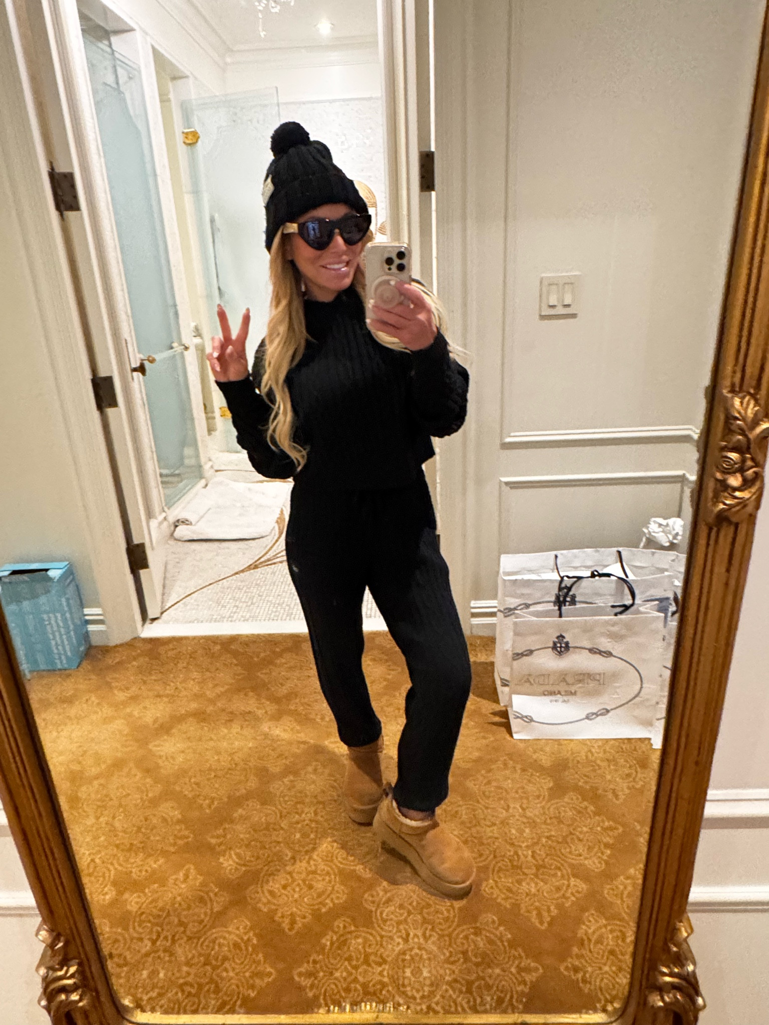 Today’s Travel Fit. Warm, cozy & comfty💖💖 Would make the perfect gift! #ALO #UGG

#LTKSeasonal #LTKHoliday #LTKGiftGuide