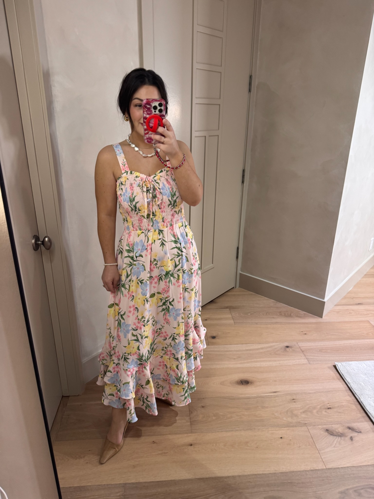 Floral maxi dress! 

Size small in color blue yellow 

5'0" 140lbs
Petite friendly!


#LTKPetite #LTKSeasonal #LTKTravel